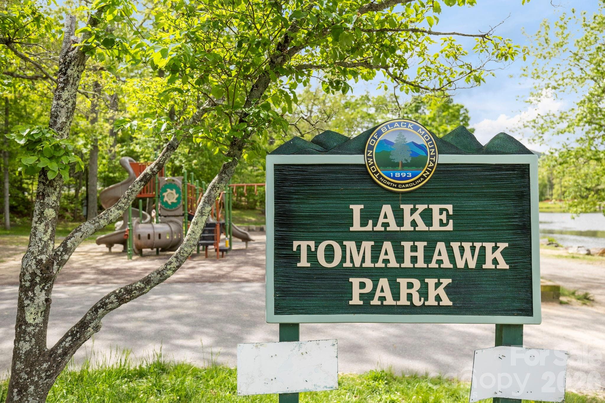 Walking Distance to Lake Tomahawk - 128 Chepstow Place, Black Mountain