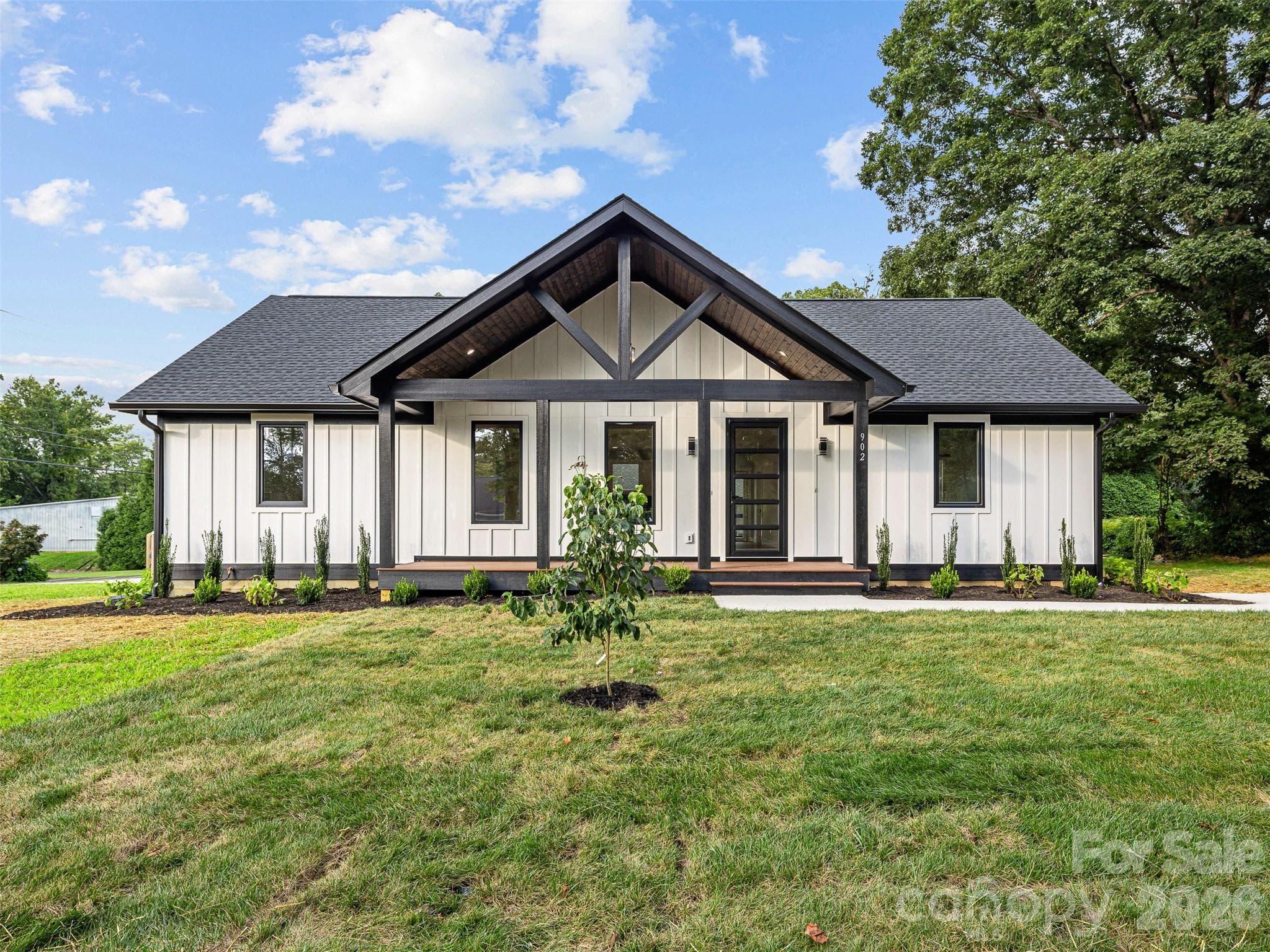 Single Family Residence at 902 Narva Road, Hendersonville, photo 2 of 48