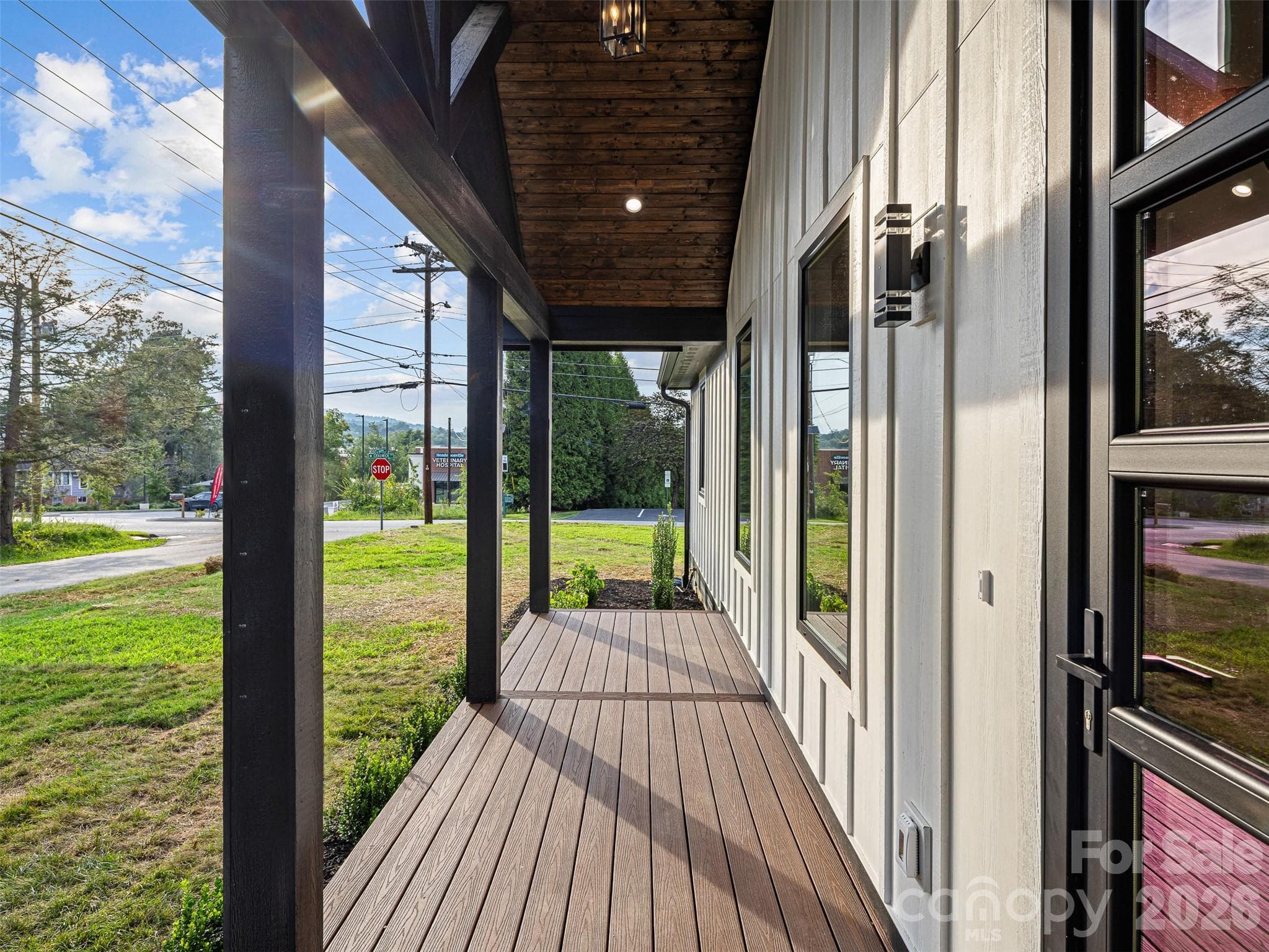 Single Family Residence at 902 Narva Road, Hendersonville, photo 7 of 48