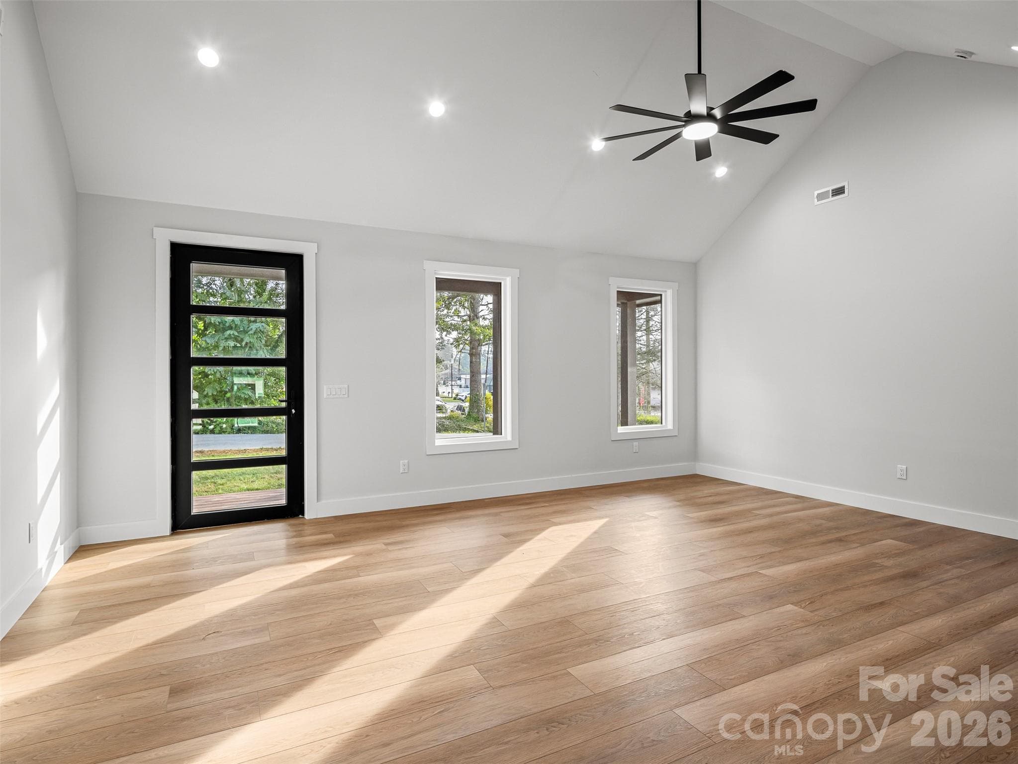 Single Family Residence at 902 Narva Road, Hendersonville, photo 9 of 48