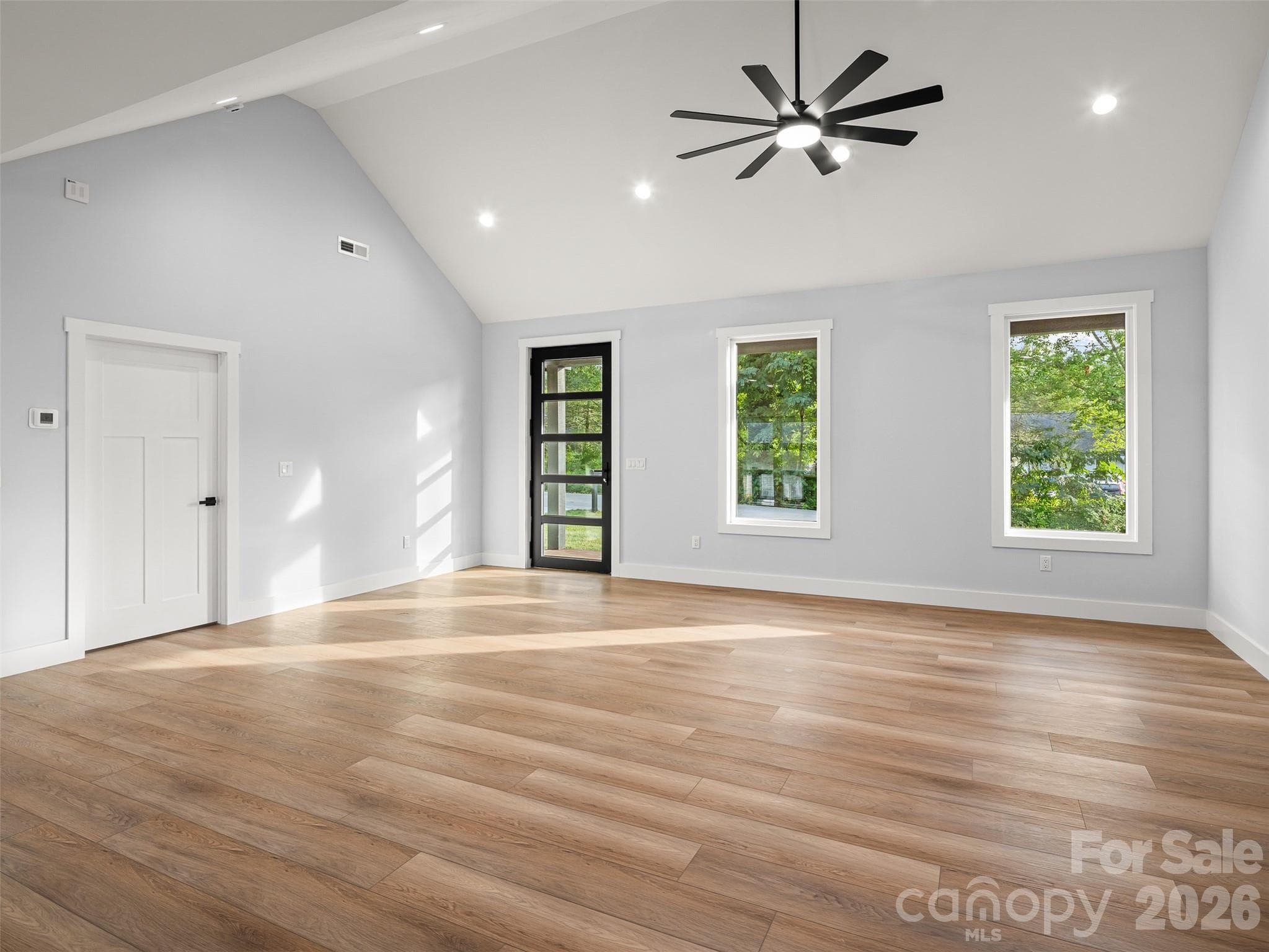 Single Family Residence at 902 Narva Road, Hendersonville, photo 10 of 48
