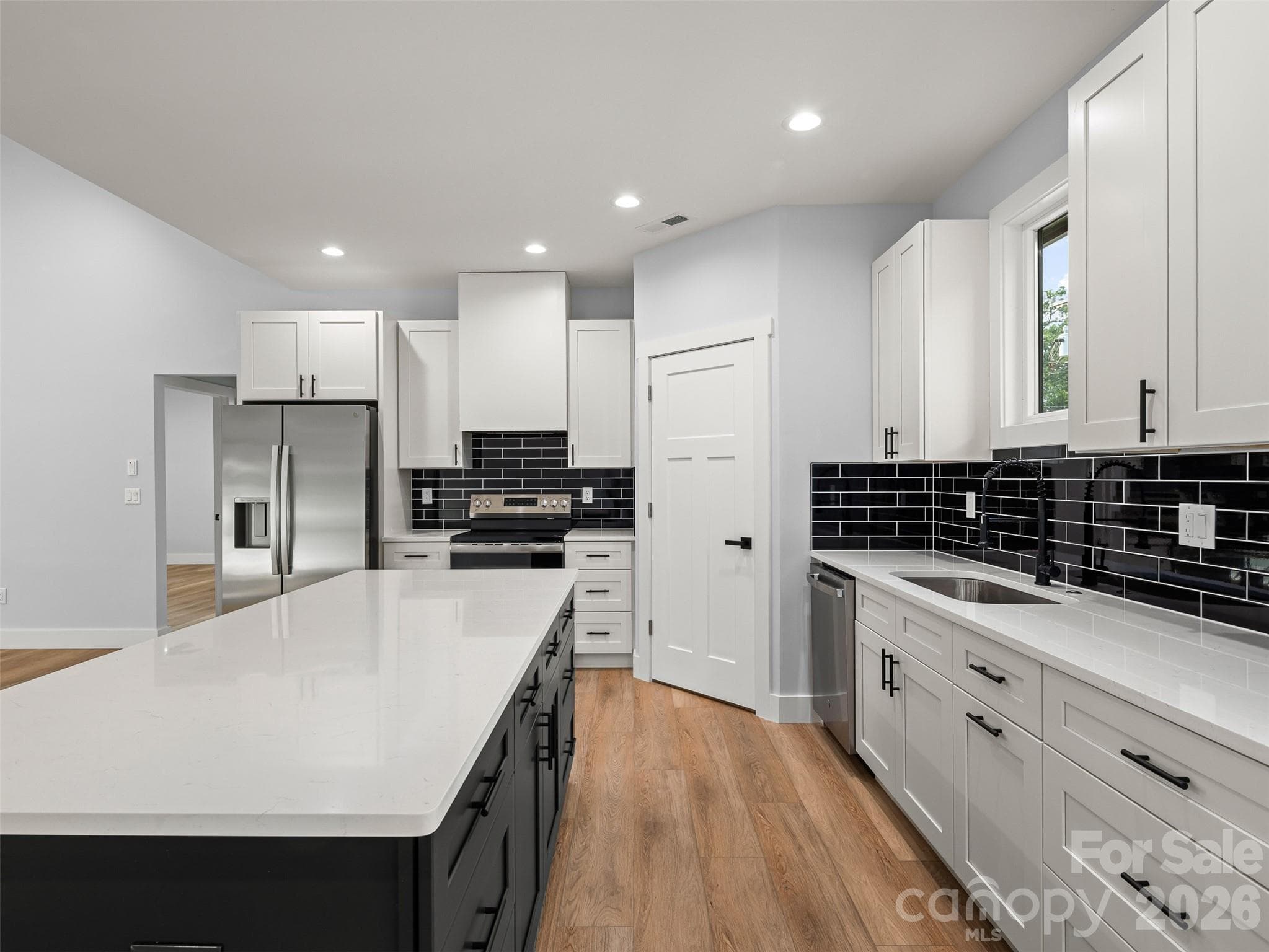 Single Family Residence at 902 Narva Road, Hendersonville, photo 22 of 48