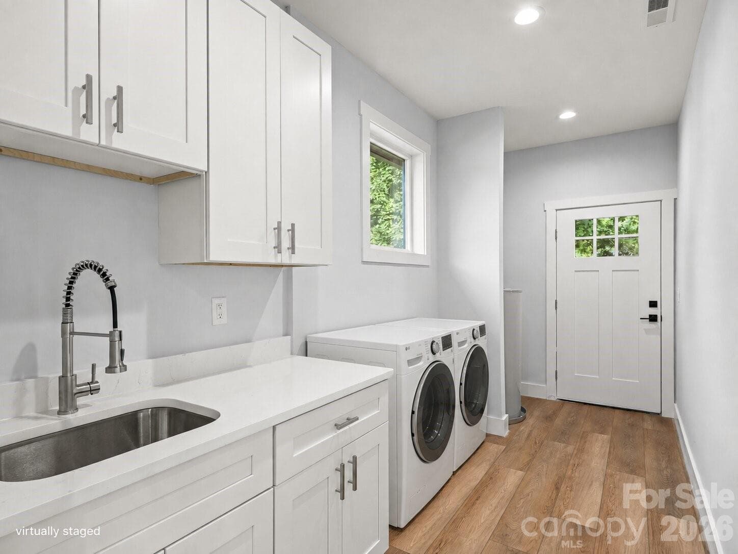 Virtually Staged washer and dryer - 902 Narva Road, Hendersonville