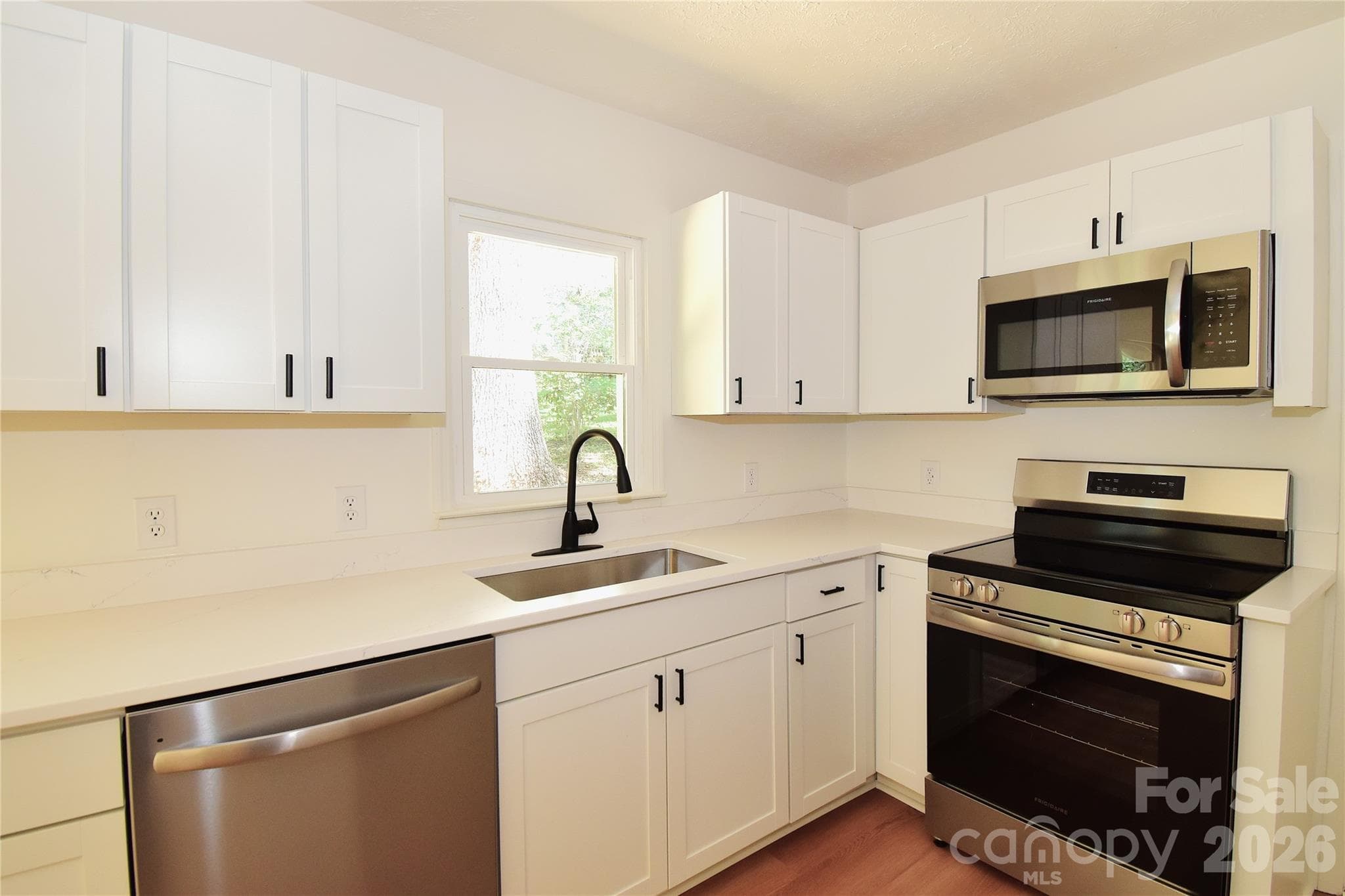 Single Family Residence at 19 S Ridge Place, Arden, photo 6 of 44