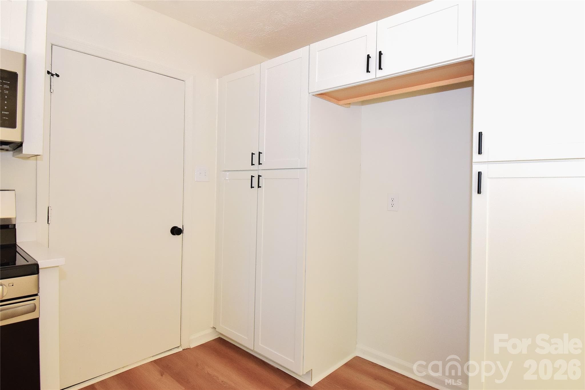 Single Family Residence at 19 S Ridge Place, Arden, photo 9 of 44