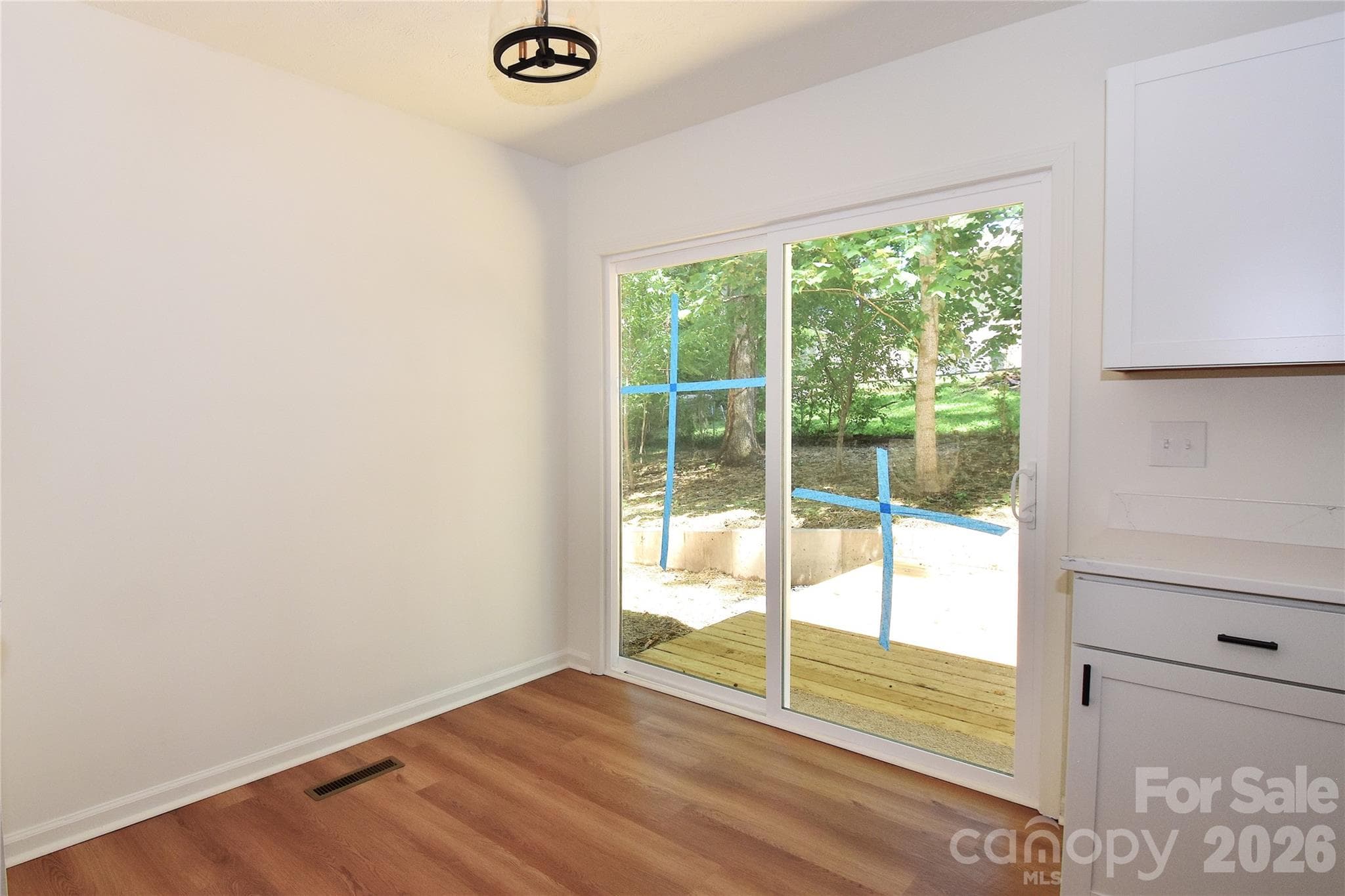 Single Family Residence at 19 S Ridge Place, Arden, photo 11 of 44
