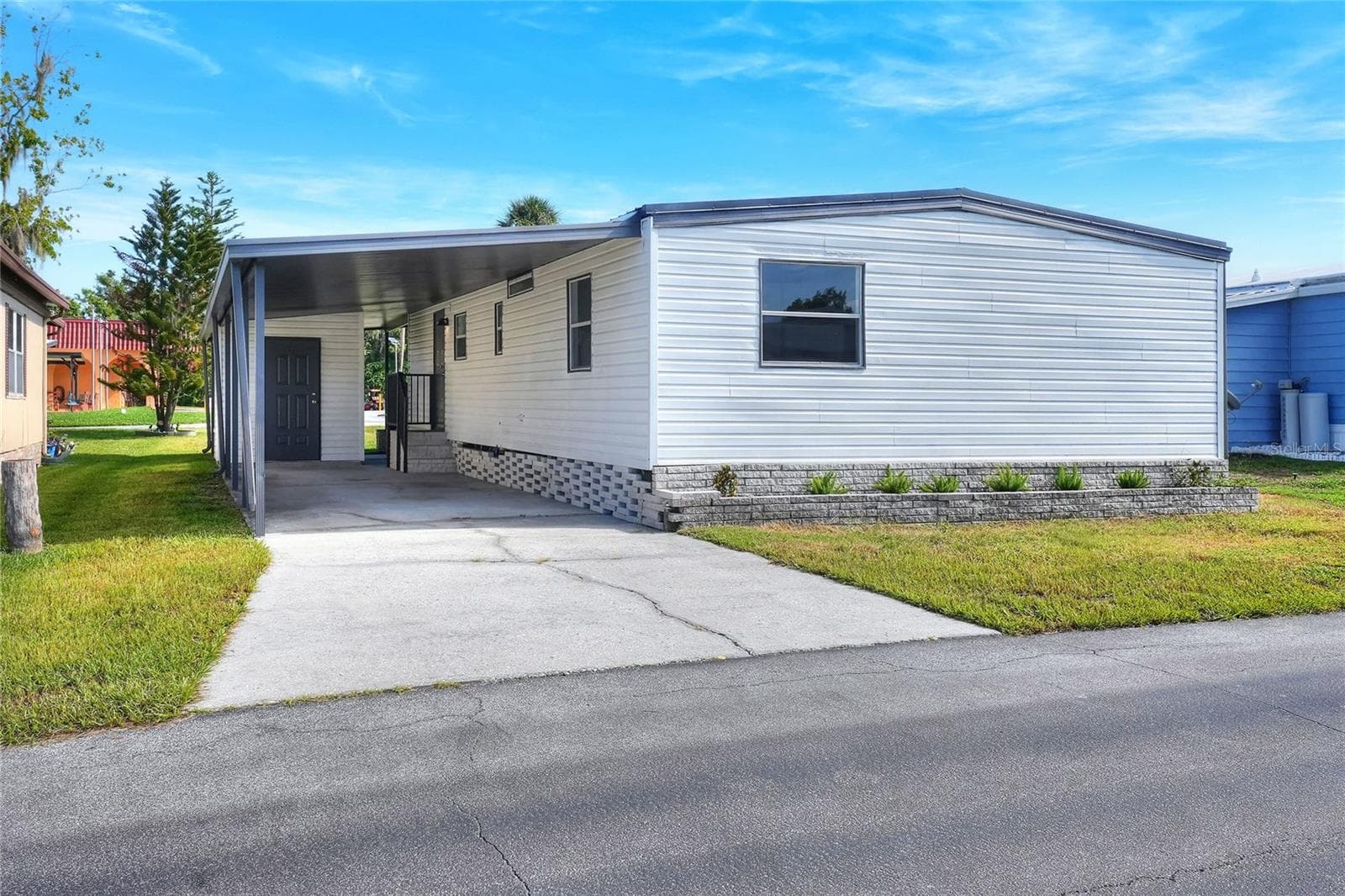 Front Entry, at driveway - 2055 S FLORAL AVE #55, BARTOW