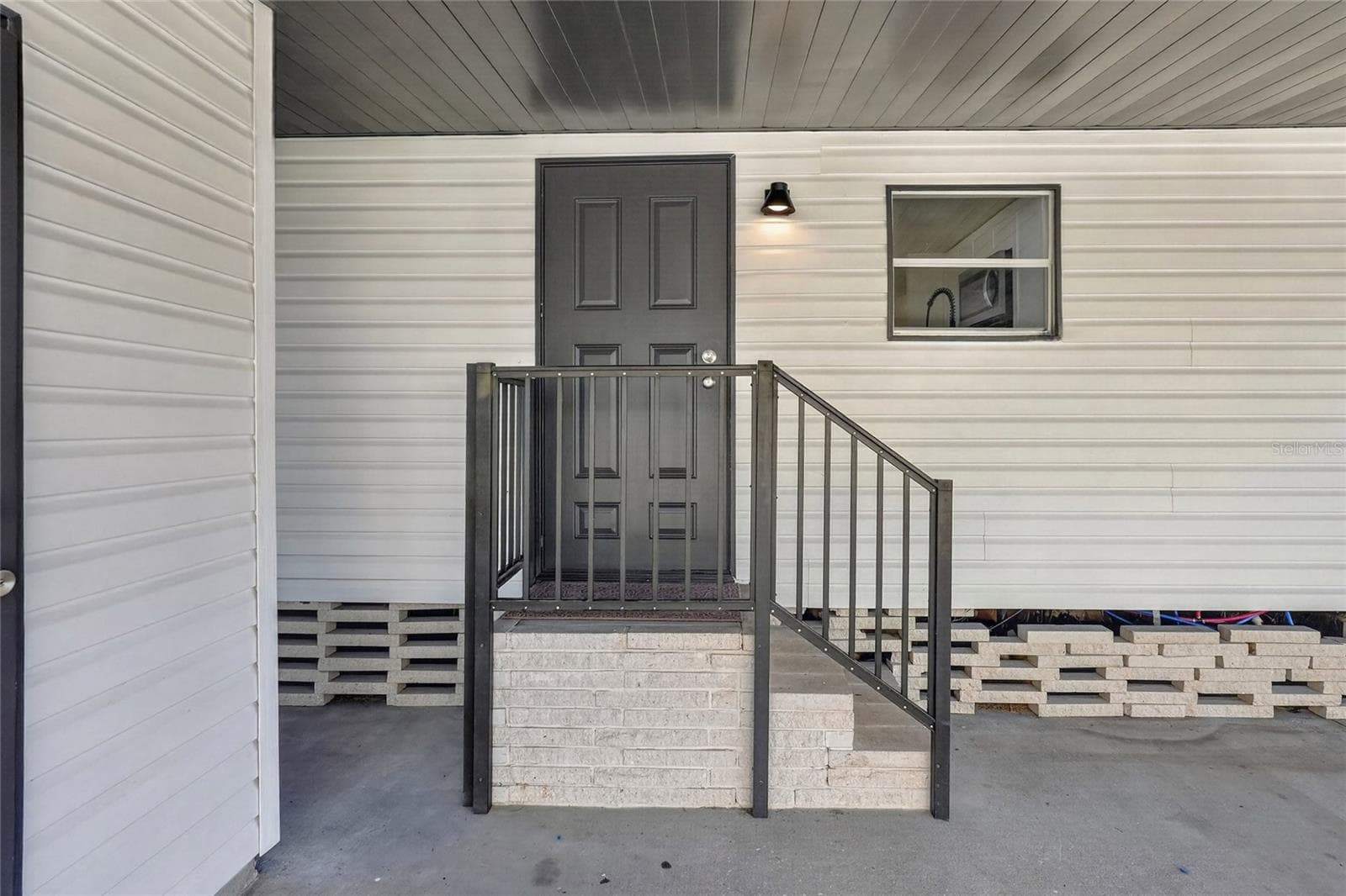 Freshly painted exterior - 2055 S FLORAL AVE #55, BARTOW