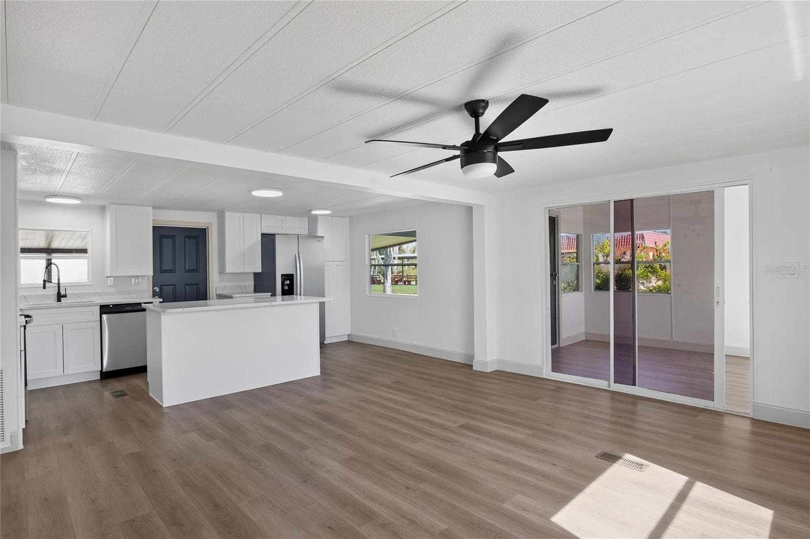 Living Room, with sliding door to Florida Room - 2055 S FLORAL AVE #55, BARTOW