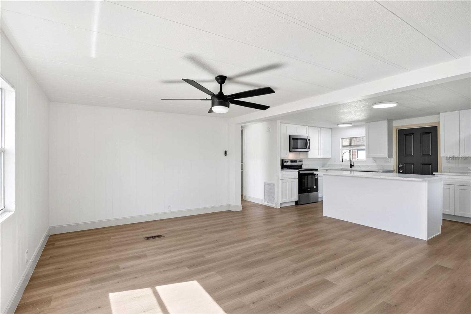 Living Room - 2055 S FLORAL AVE #55, BARTOW