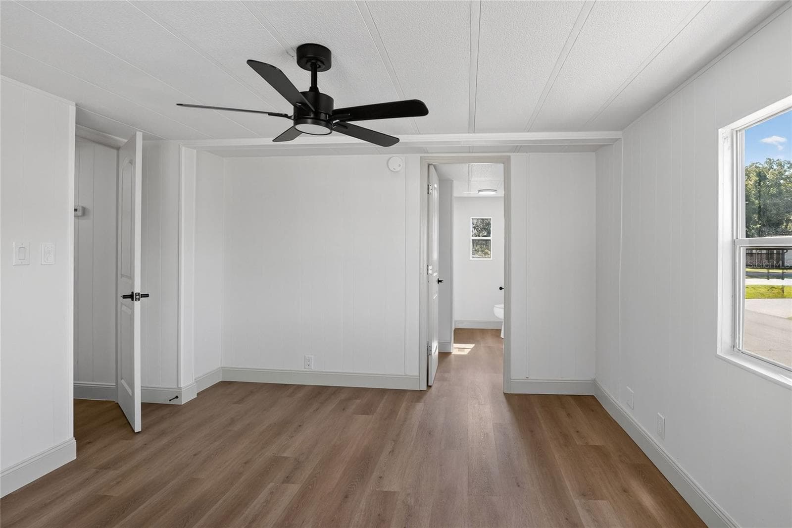 Primary Bedroom with en-suite bathroom and walk in closet - 2055 S FLORAL AVE #55, BARTOW