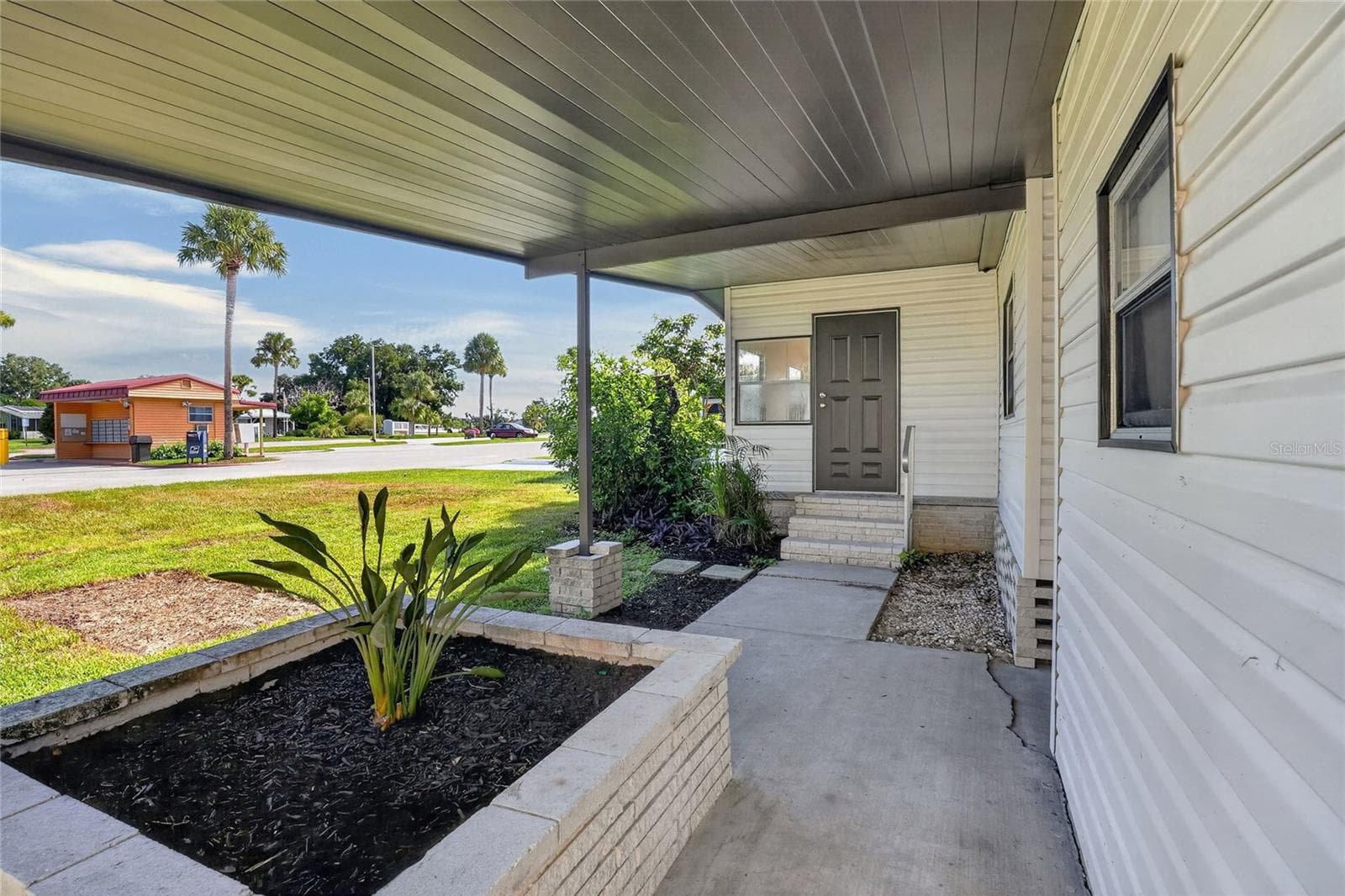 Covered patio off Florida Room - 2055 S FLORAL AVE #55, BARTOW