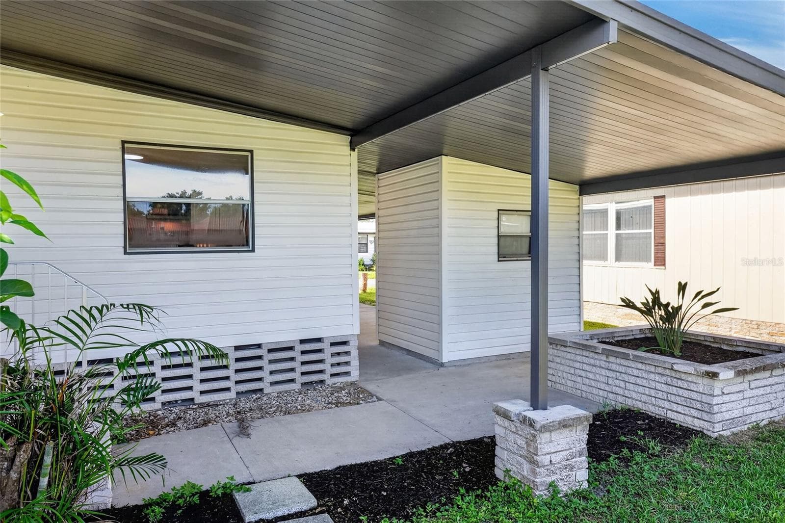Covered patio off Florida Room - 2055 S FLORAL AVE #55, BARTOW