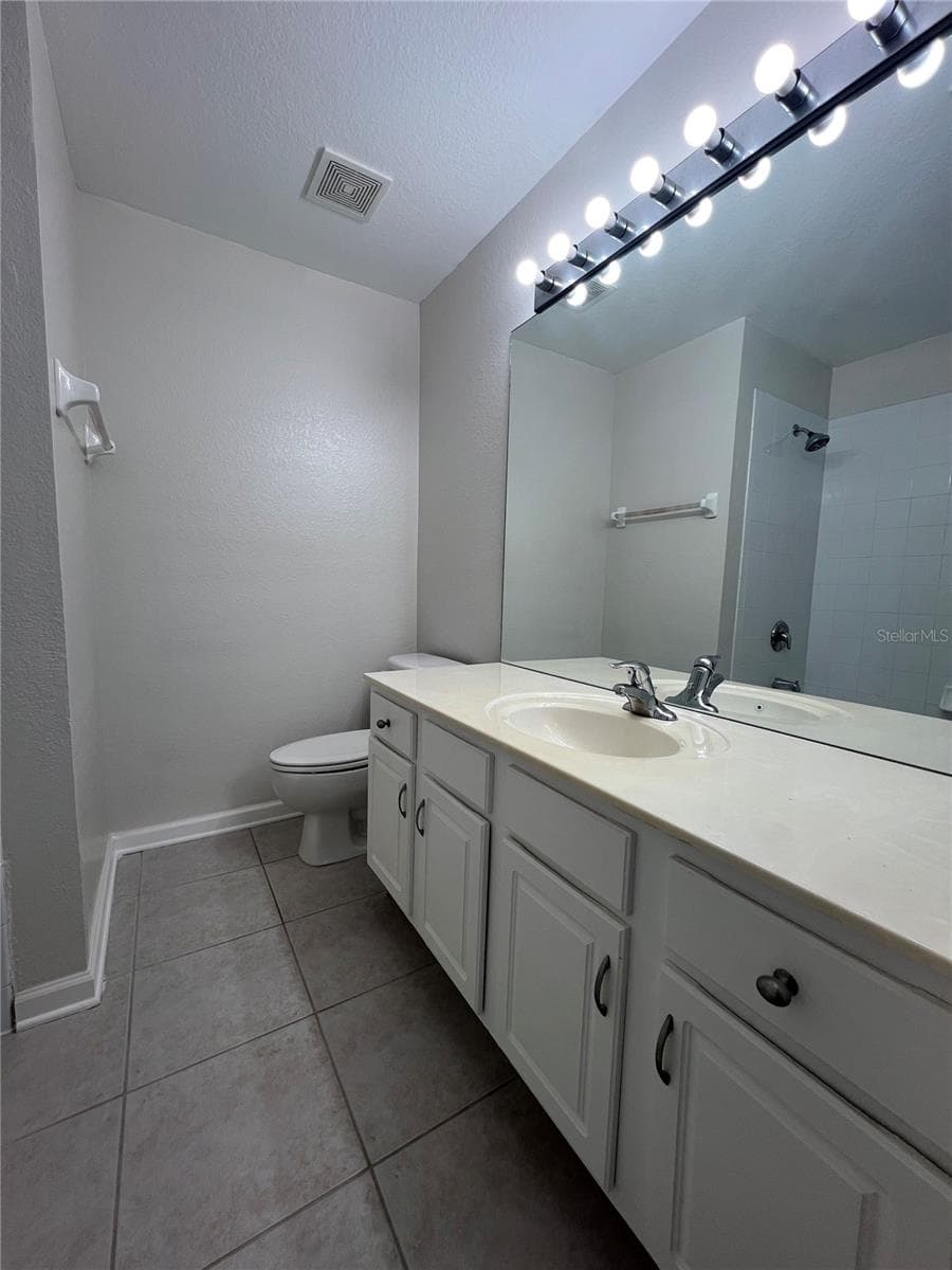 First Master Bathroom - 5308 HAWKSTONE DR, SANFORD