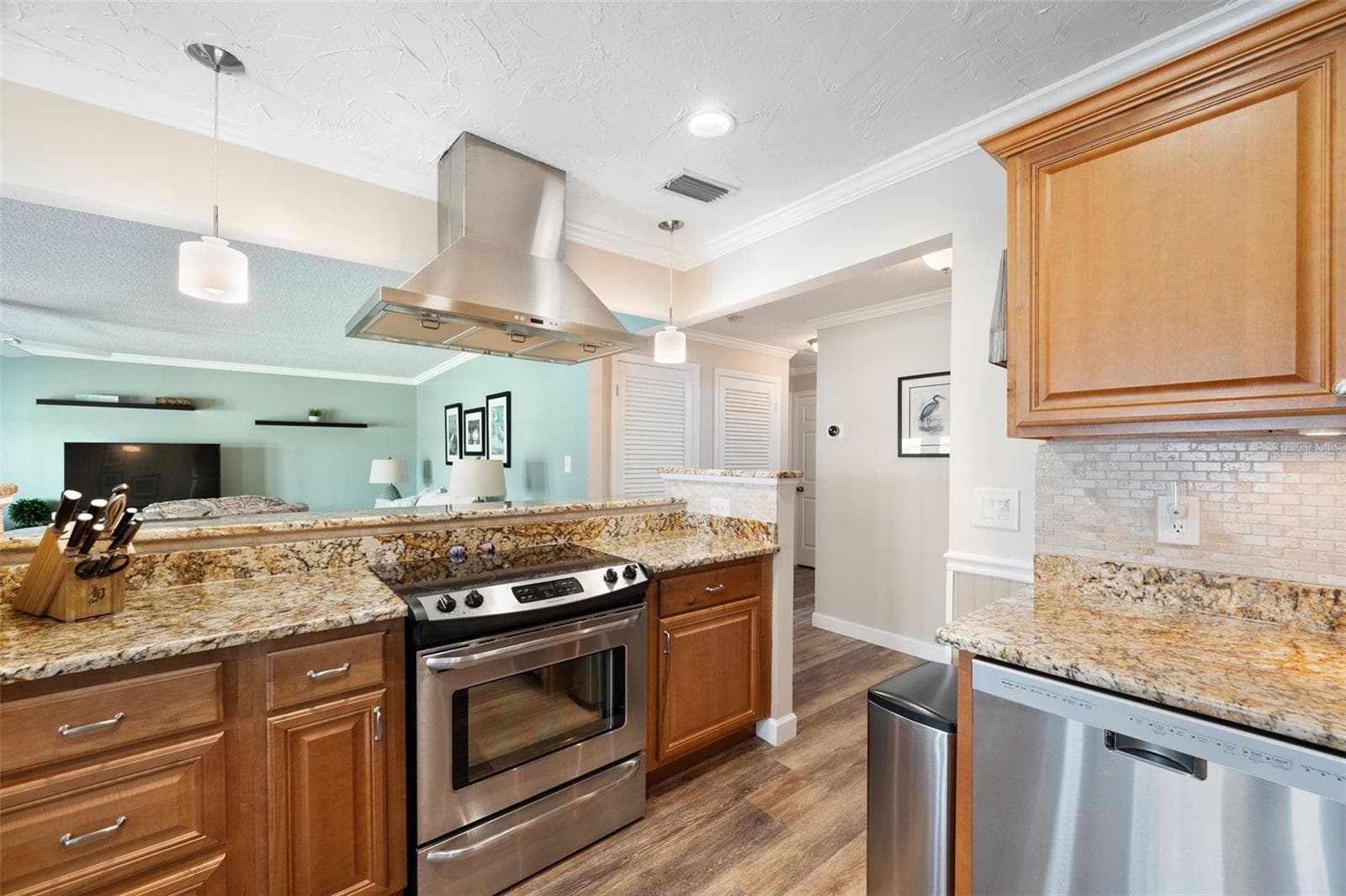 Condominium at 5257 BEACH DR SE #D, ST PETERSBURG, photo 7 of 42