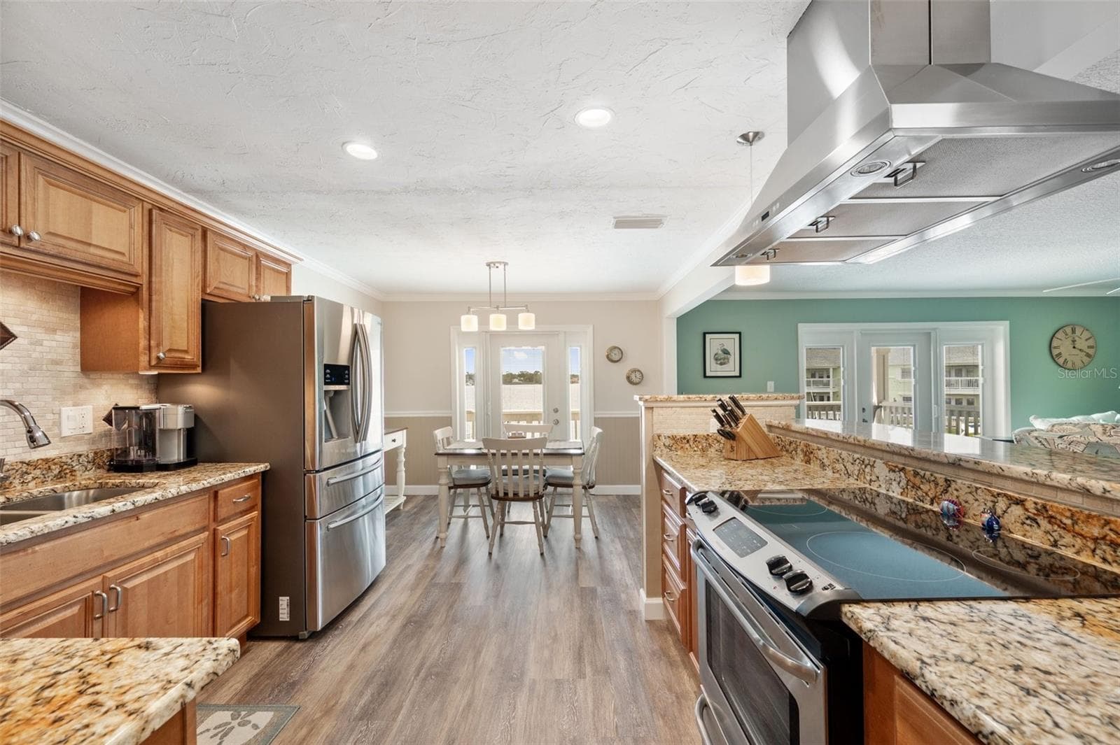 Condominium at 5257 BEACH DR SE #D, ST PETERSBURG, photo 8 of 42