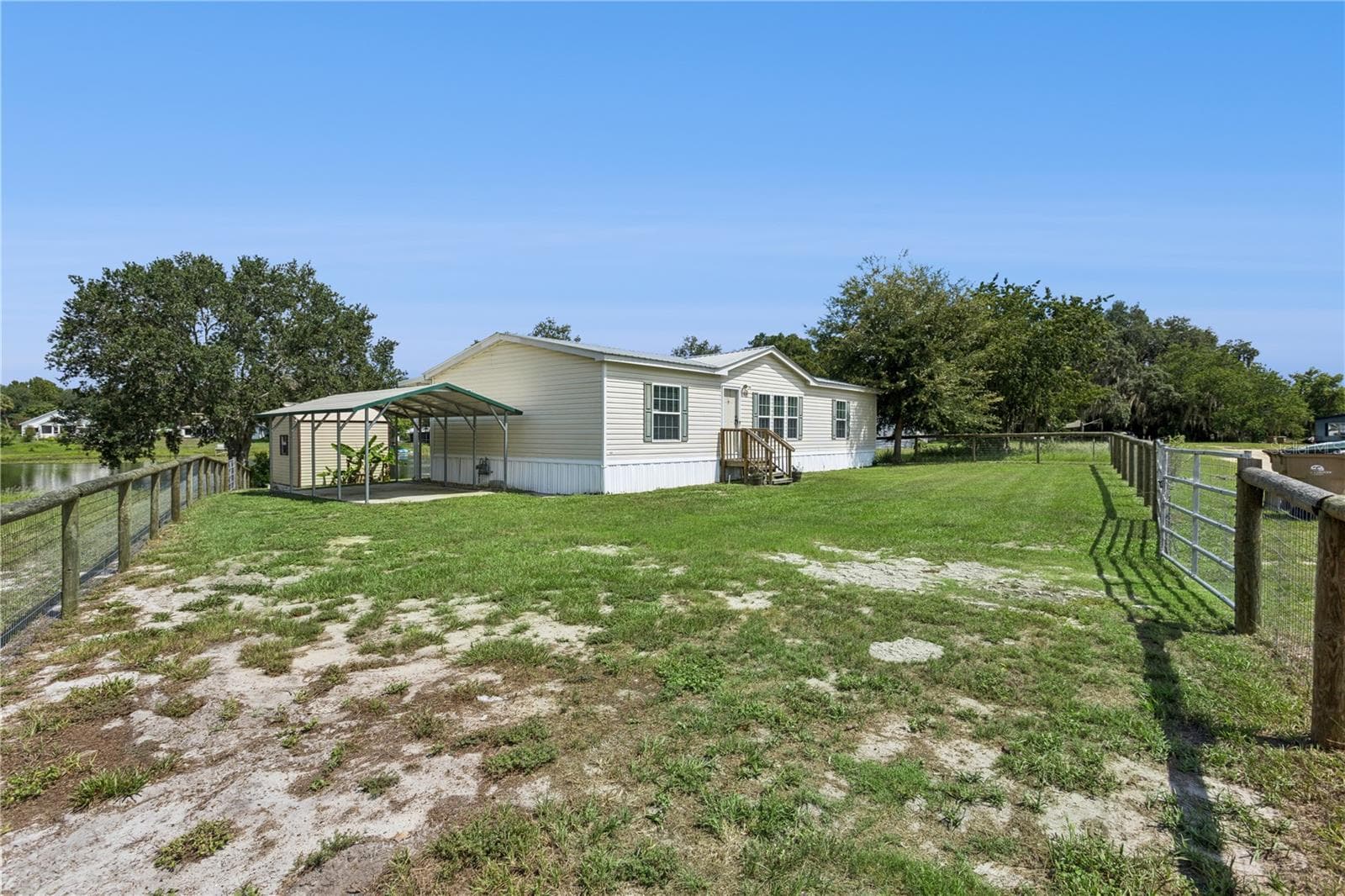 Manufactured Home at 33525 LINDA DR, LEESBURG, photo 2 of 47