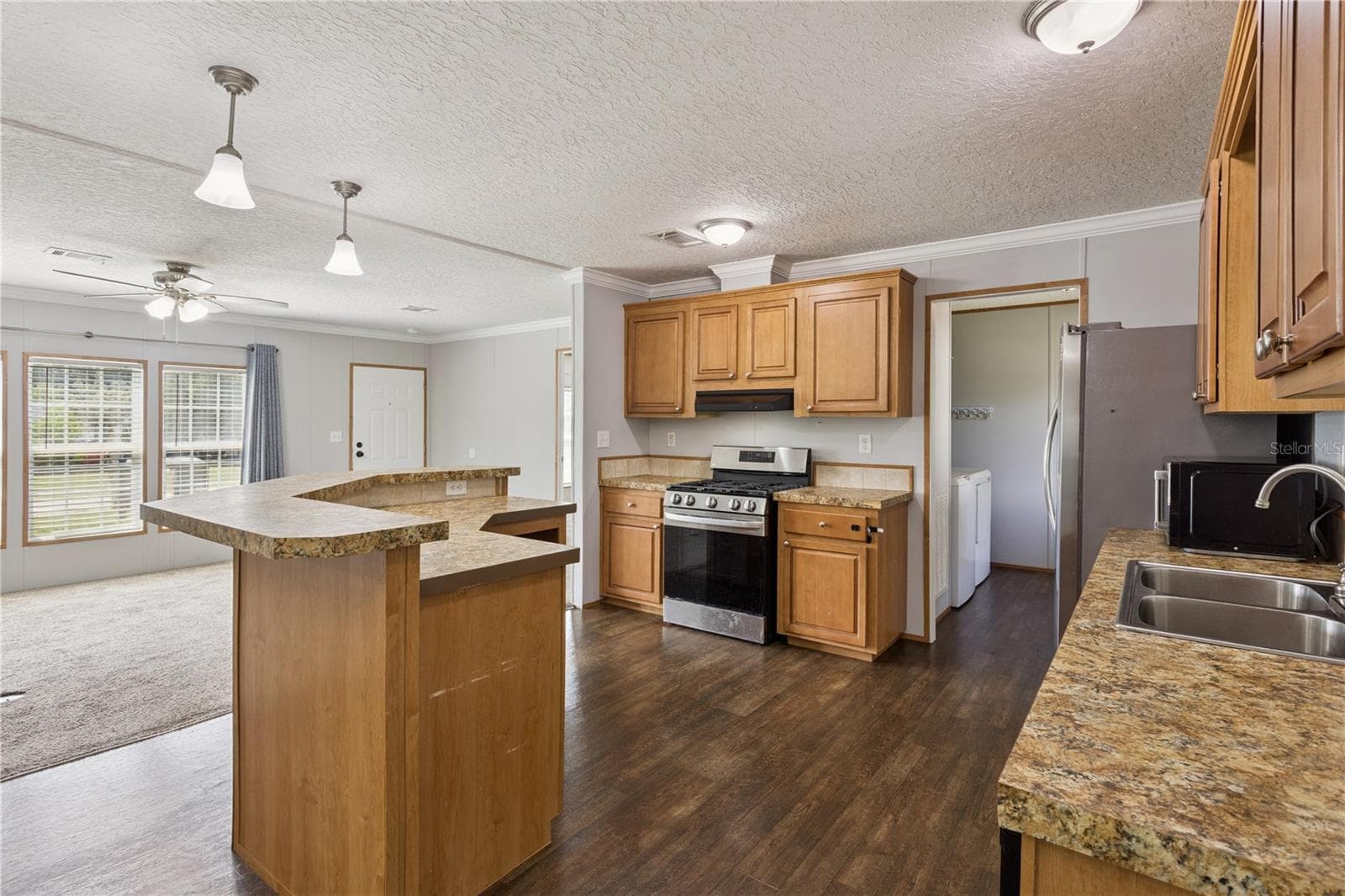 Manufactured Home at 33525 LINDA DR, LEESBURG, photo 9 of 47