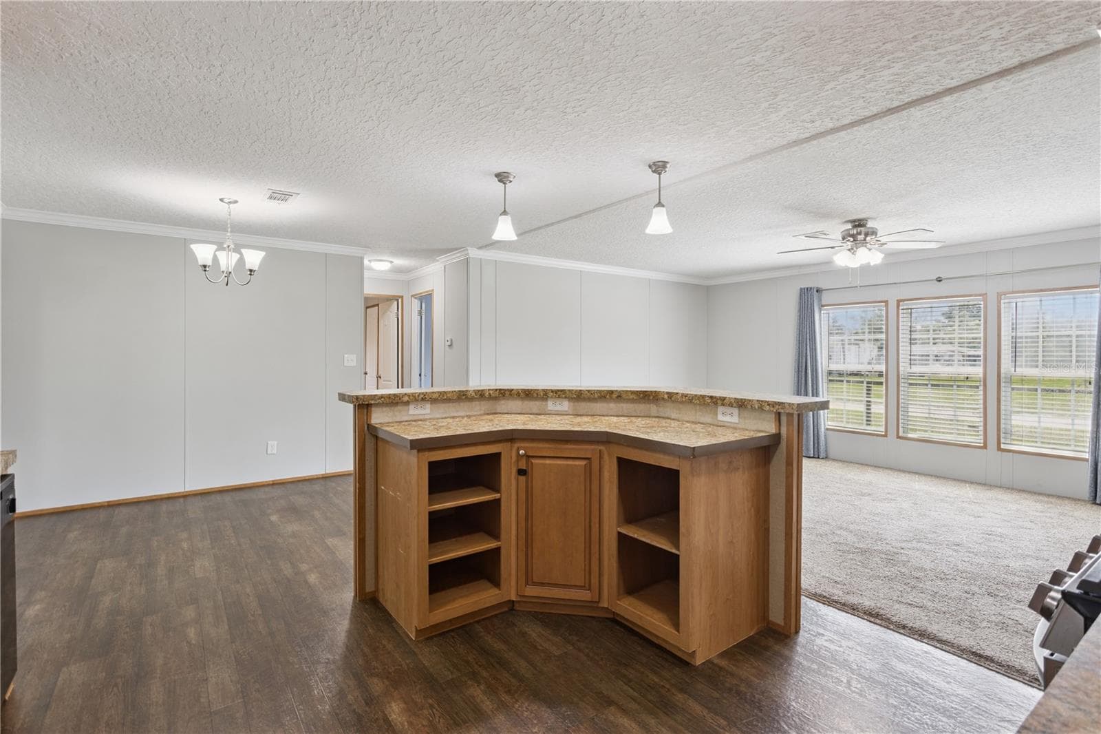 Manufactured Home at 33525 LINDA DR, LEESBURG, photo 10 of 47