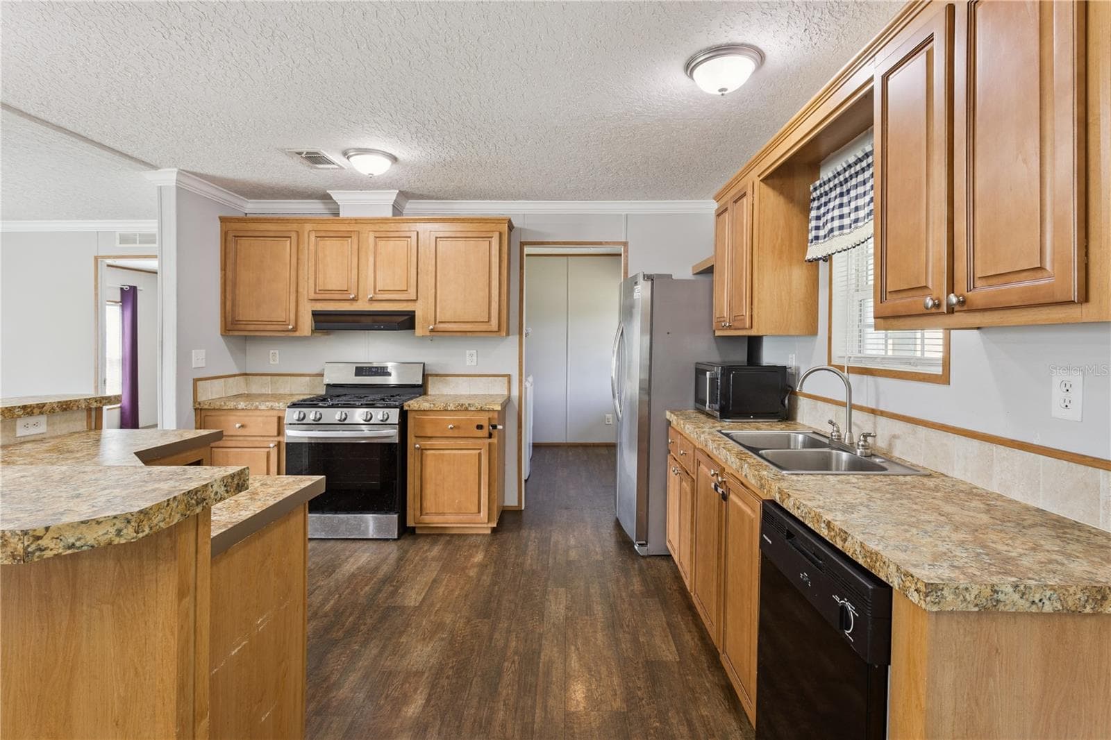Manufactured Home at 33525 LINDA DR, LEESBURG, photo 11 of 47