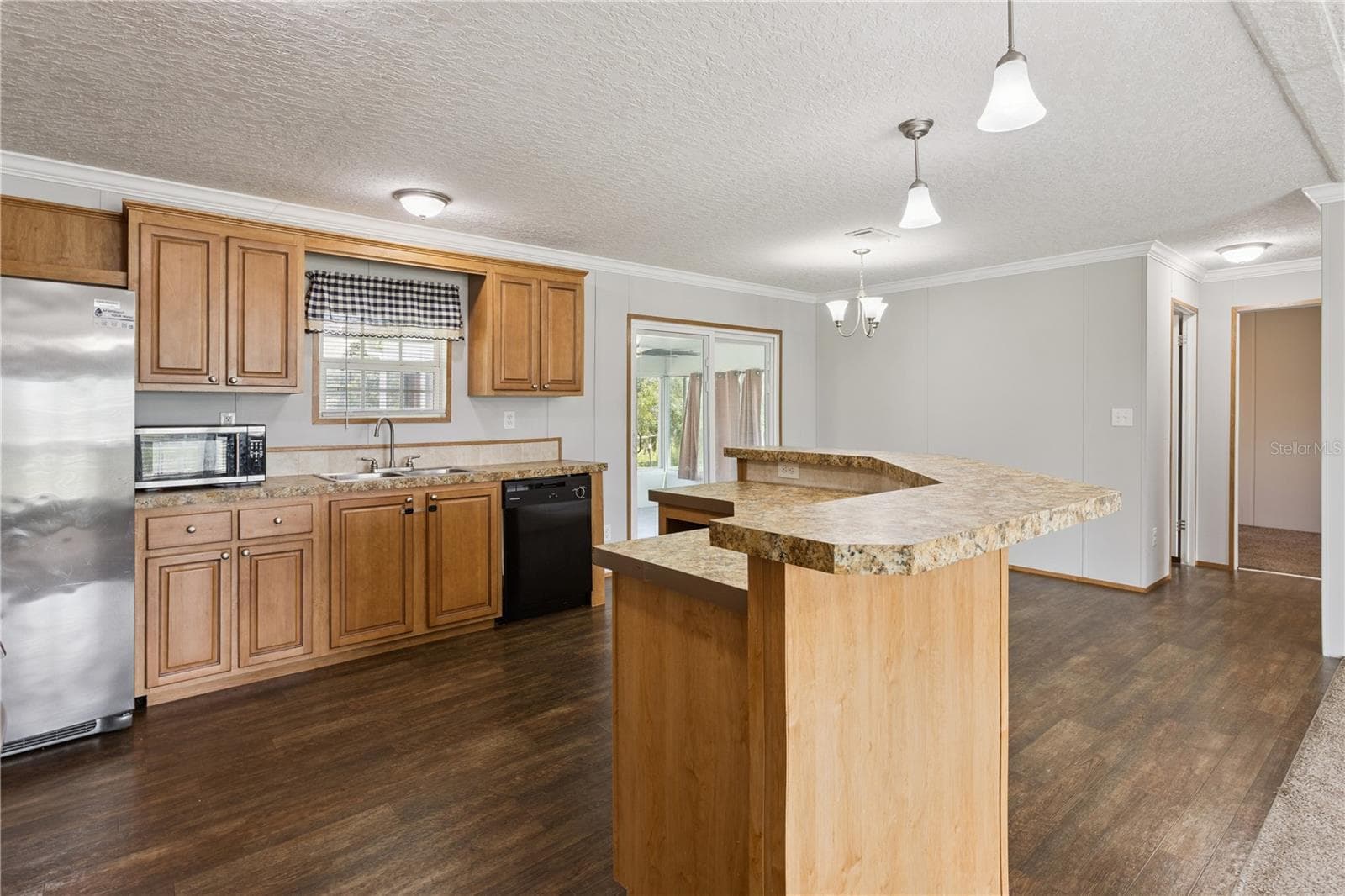 Manufactured Home at 33525 LINDA DR, LEESBURG, photo 12 of 47