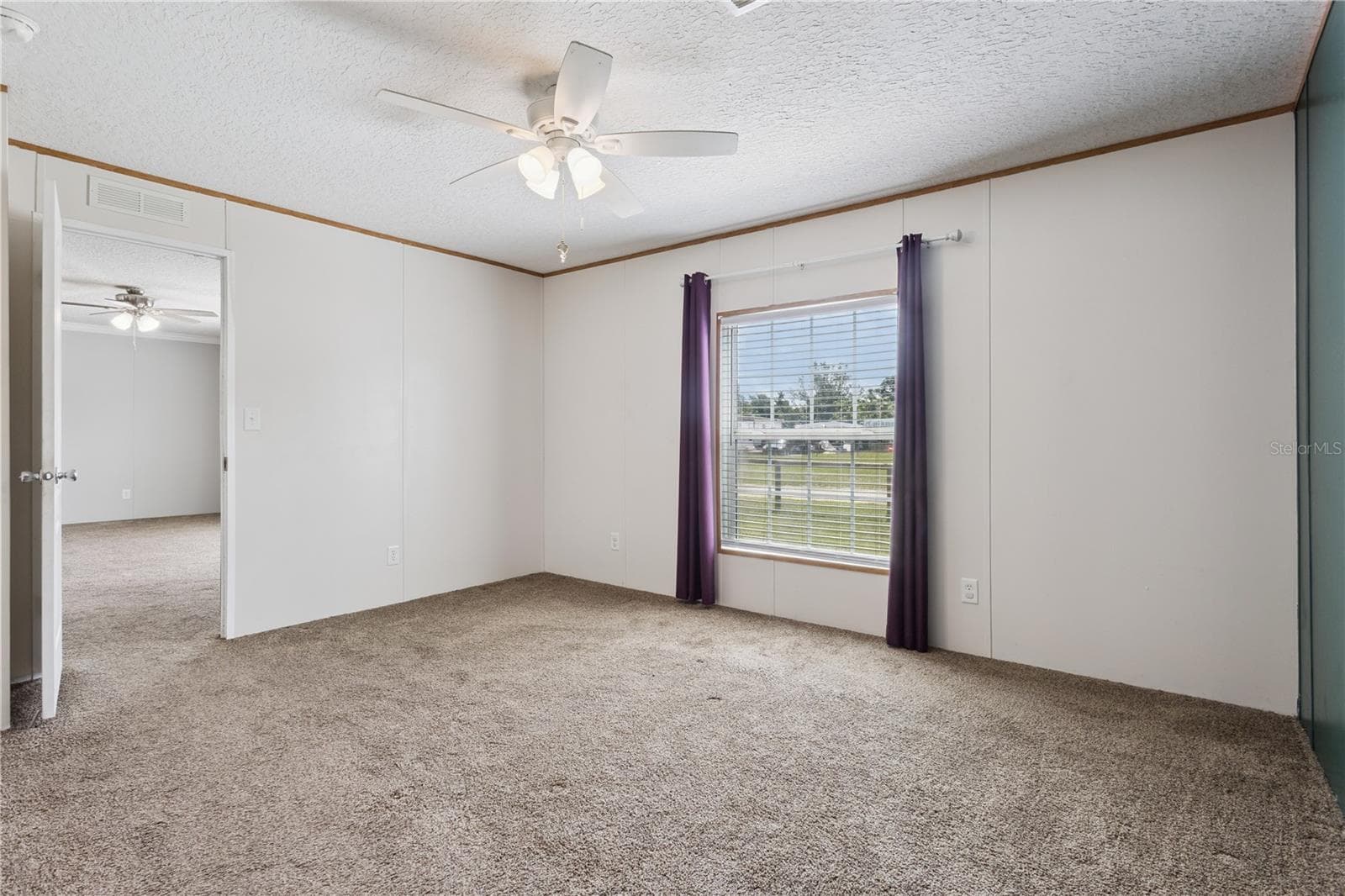 Manufactured Home at 33525 LINDA DR, LEESBURG, photo 17 of 47