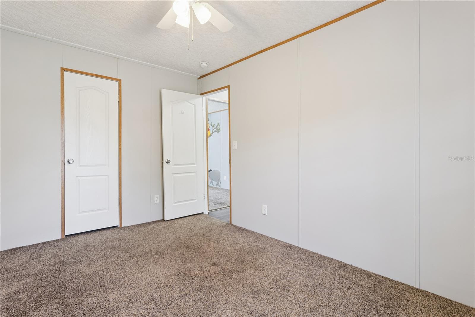Manufactured Home at 33525 LINDA DR, LEESBURG, photo 18 of 47