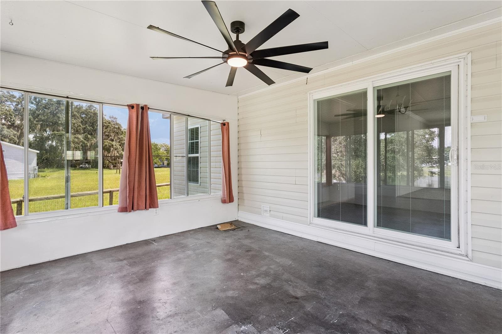 Manufactured Home at 33525 LINDA DR, LEESBURG, photo 28 of 47