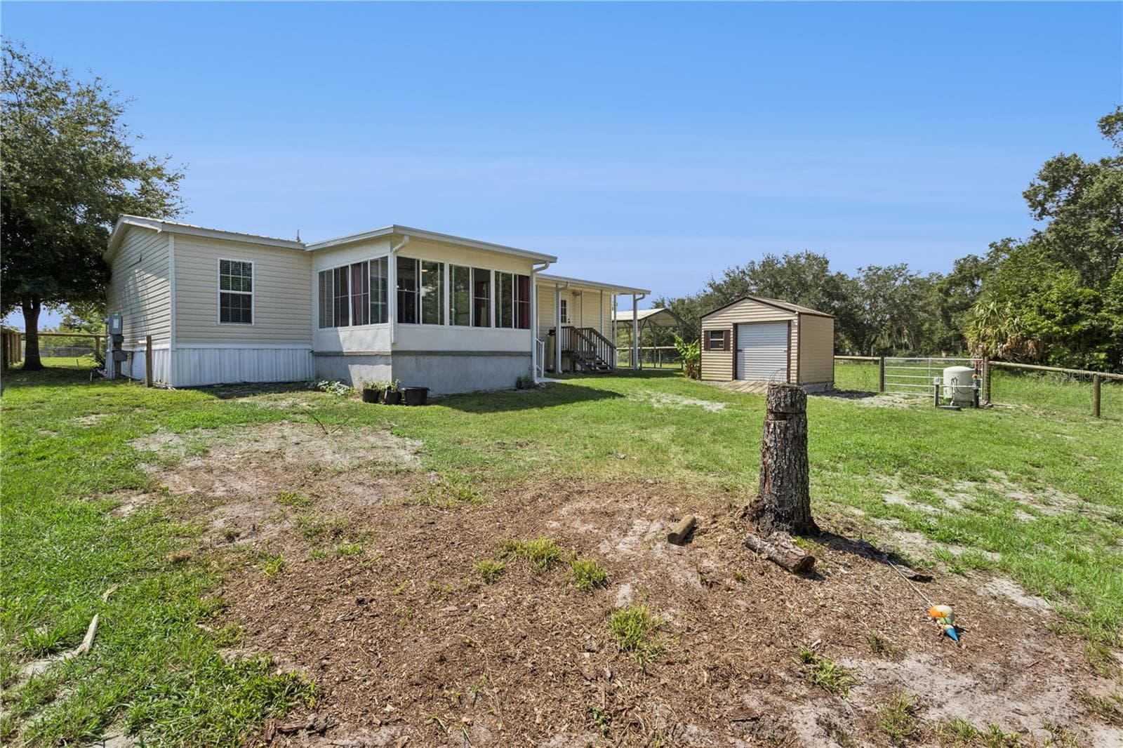 Manufactured Home at 33525 LINDA DR, LEESBURG, photo 33 of 47