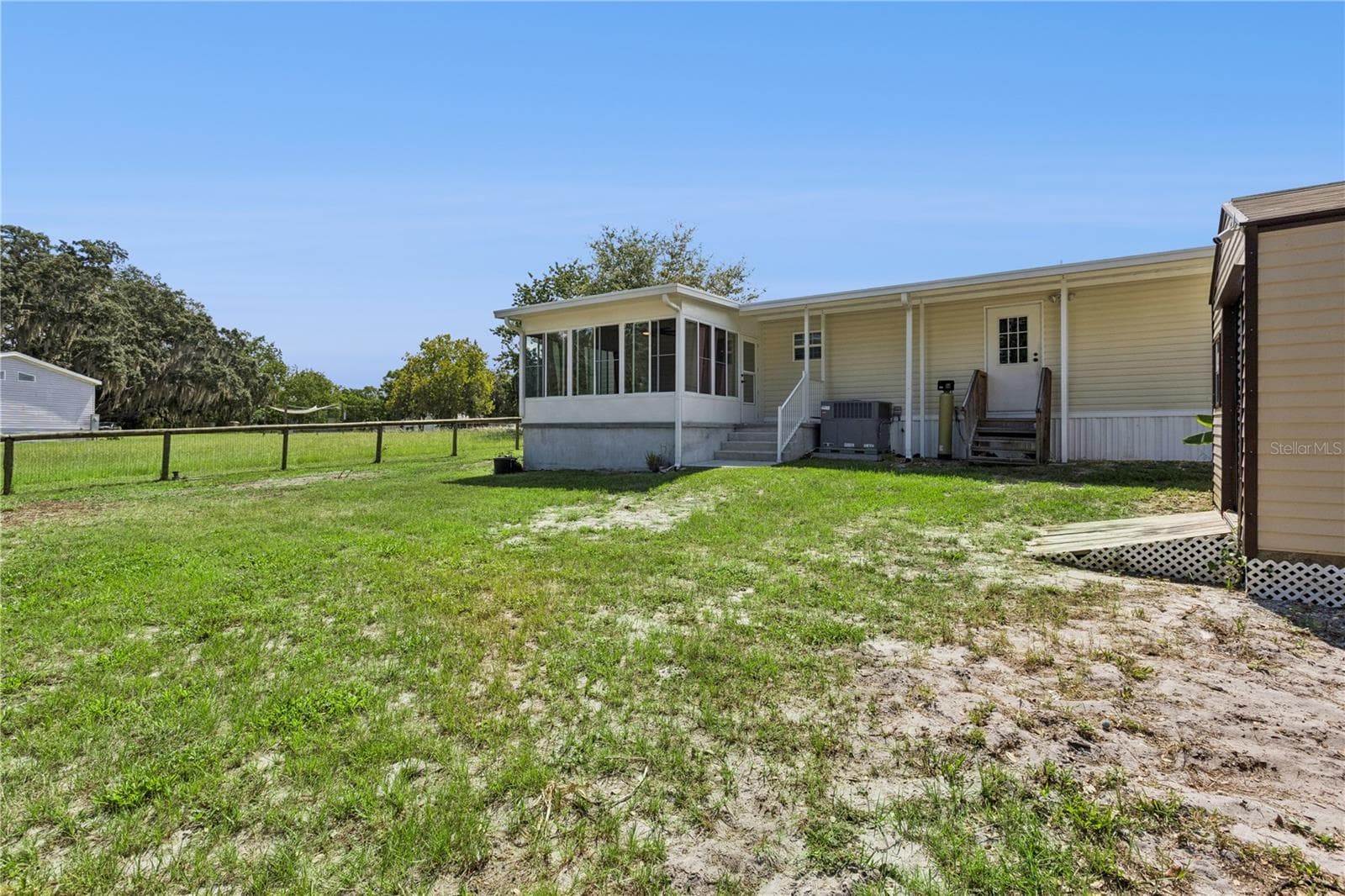 Manufactured Home at 33525 LINDA DR, LEESBURG, photo 34 of 47