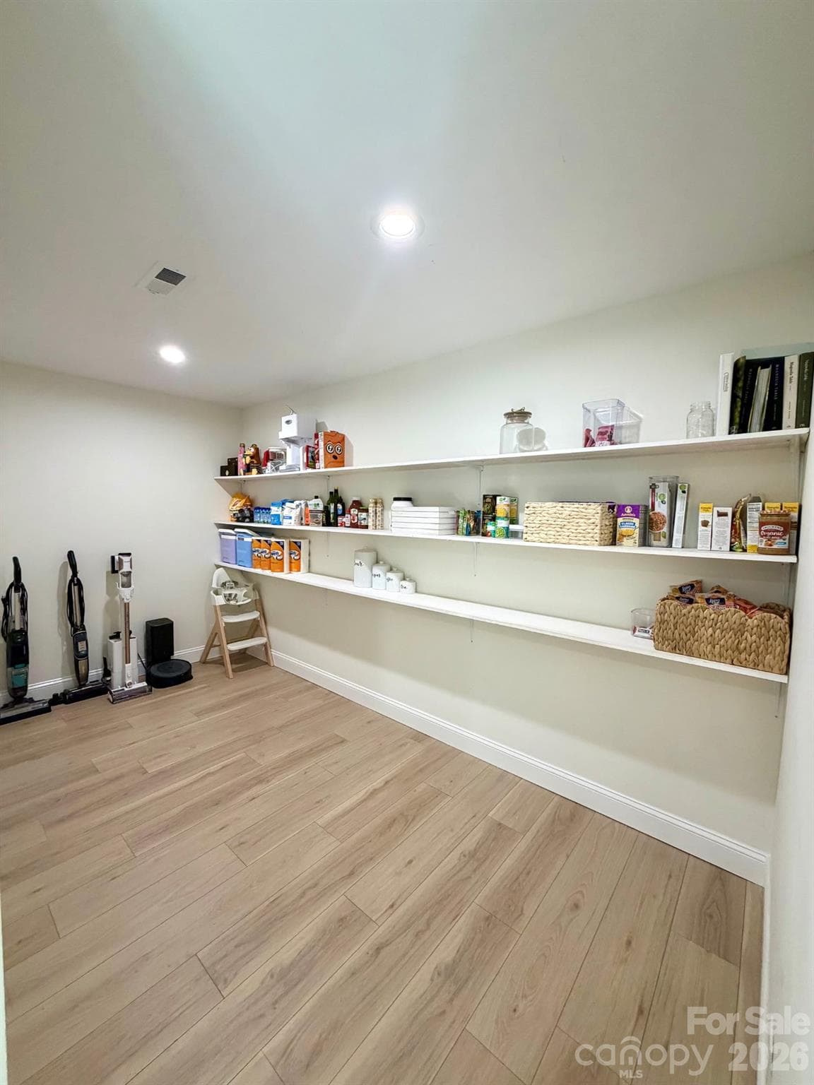 Large Butlers pantry - 124 Providence Place, Chocowinity