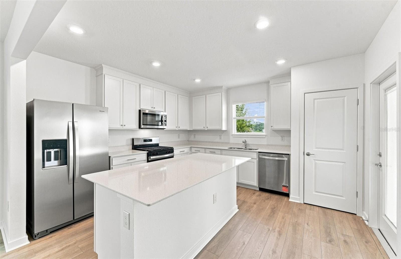 Stylish Kitchen w/Whirpool Stainless Steel Appliances - 9181 NEWMONS PL, WILDWOOD
