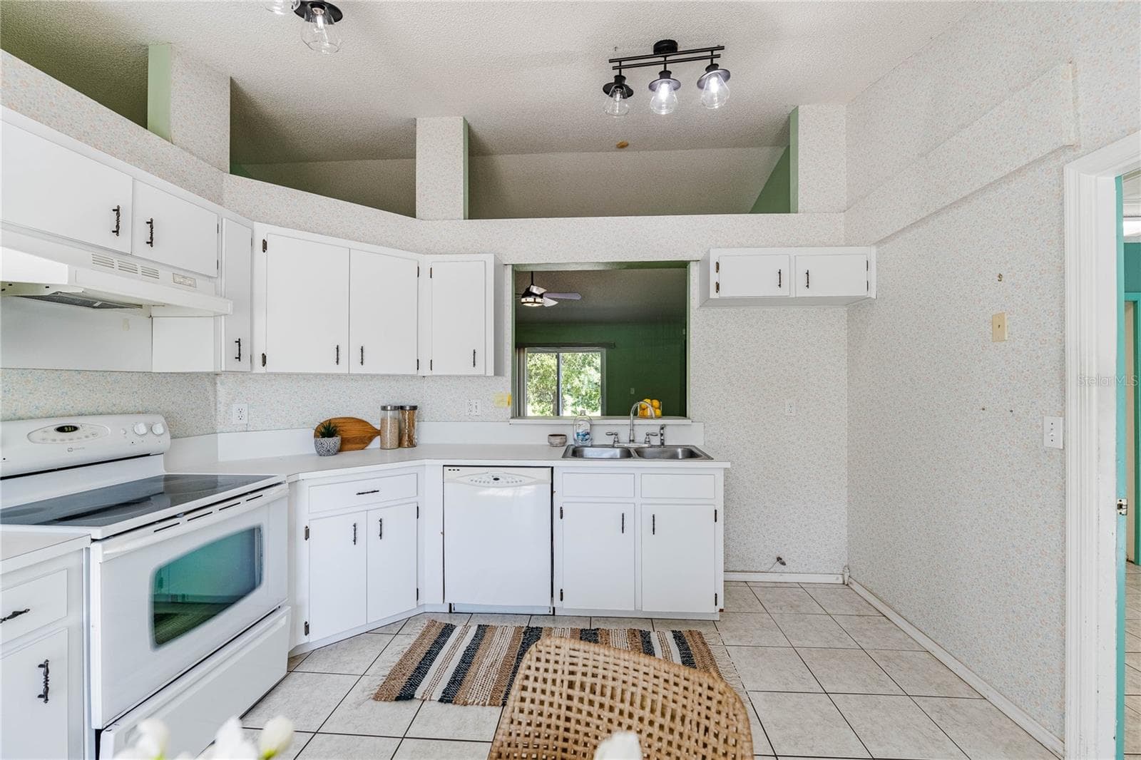 Single Family Residence at 257 LINDALE ST, LAKELAND, photo 11 of 34