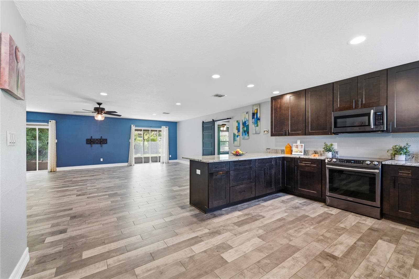 Expansive Living and Dining room Combo without furniture - 10702 WILLIAM TELL DR, ORLANDO
