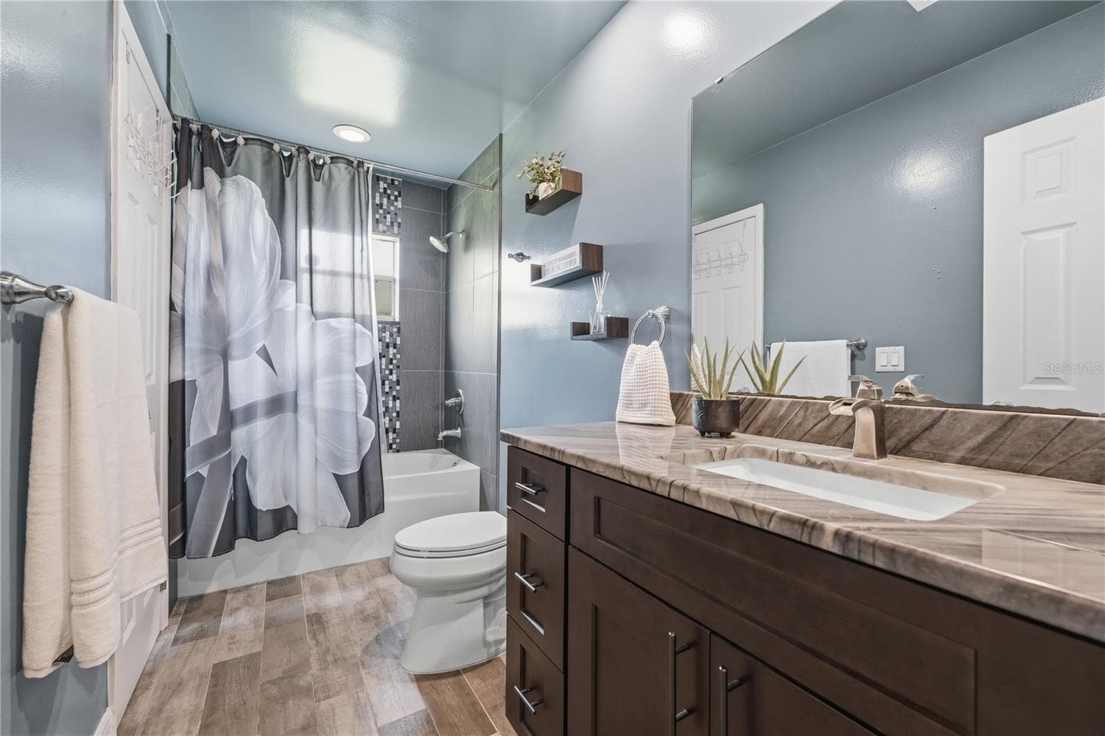 Bathroom 2 - 10702 WILLIAM TELL DR, ORLANDO