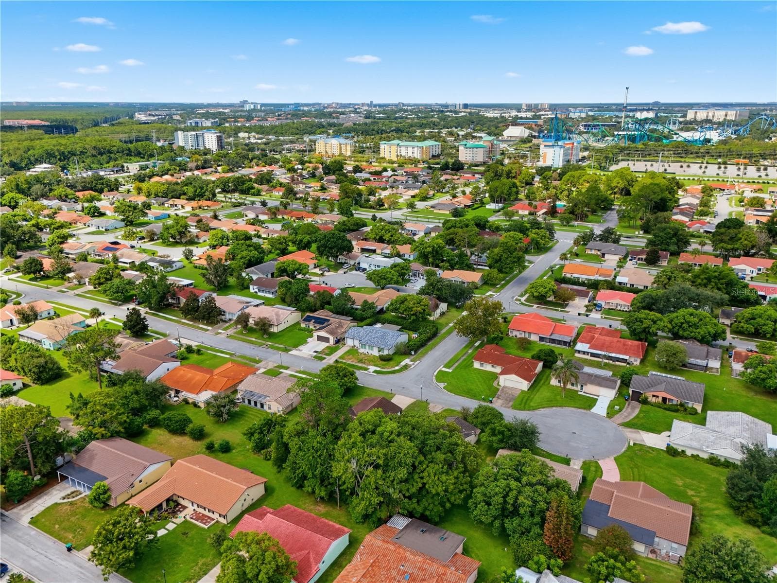 Conveniently close to theme parks - 10702 WILLIAM TELL DR, ORLANDO