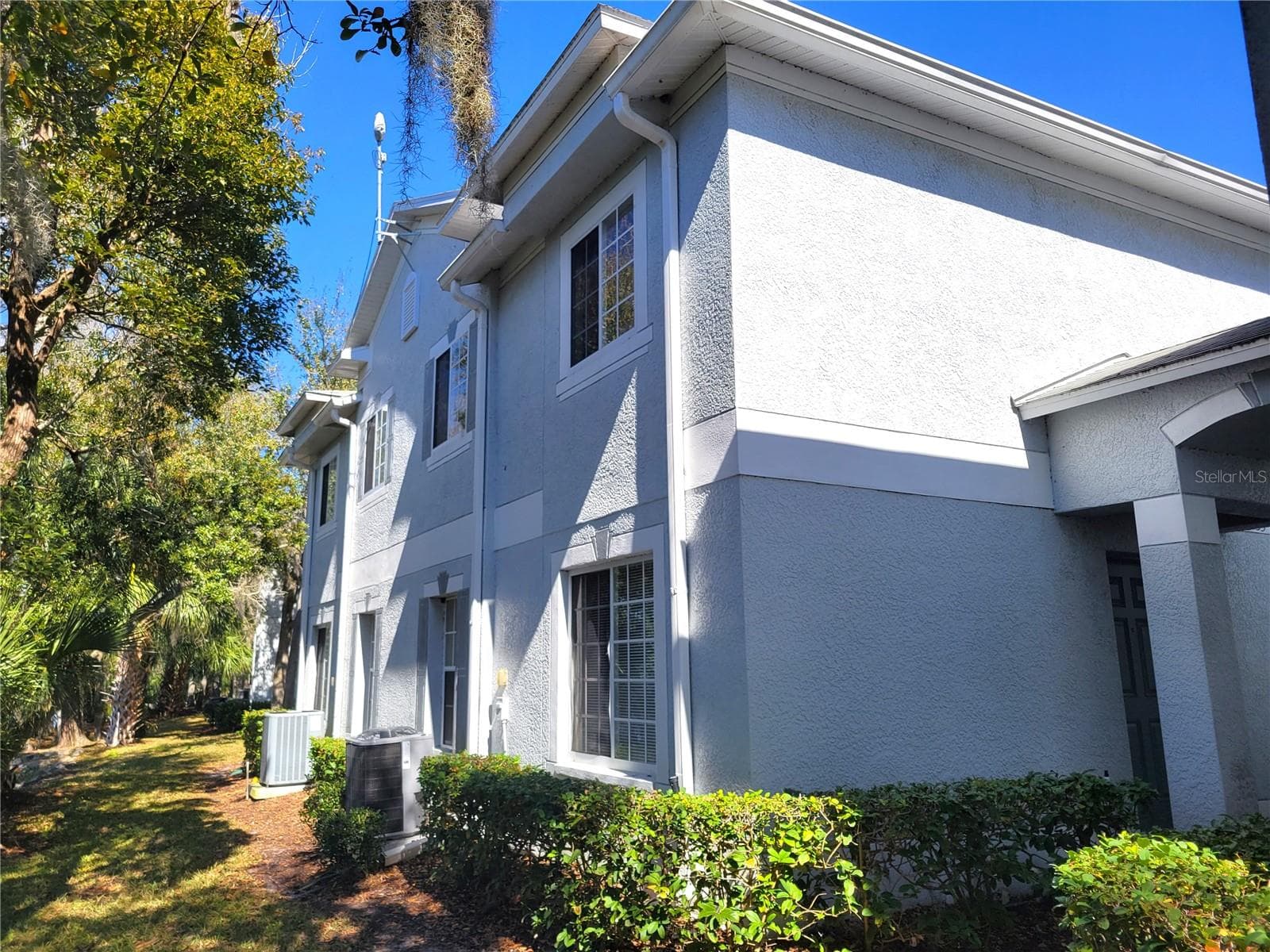 Townhouse at 4053 DOLPHIN DR, TAMPA, photo 2 of 22