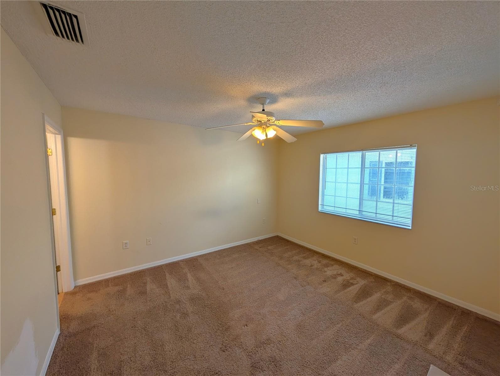 Townhouse at 4053 DOLPHIN DR, TAMPA, photo 8 of 22
