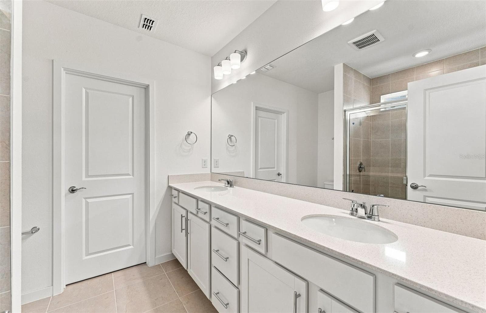 Owner's Bath w/Dual Sinks - 9147 NEWMONS PL, WILDWOOD