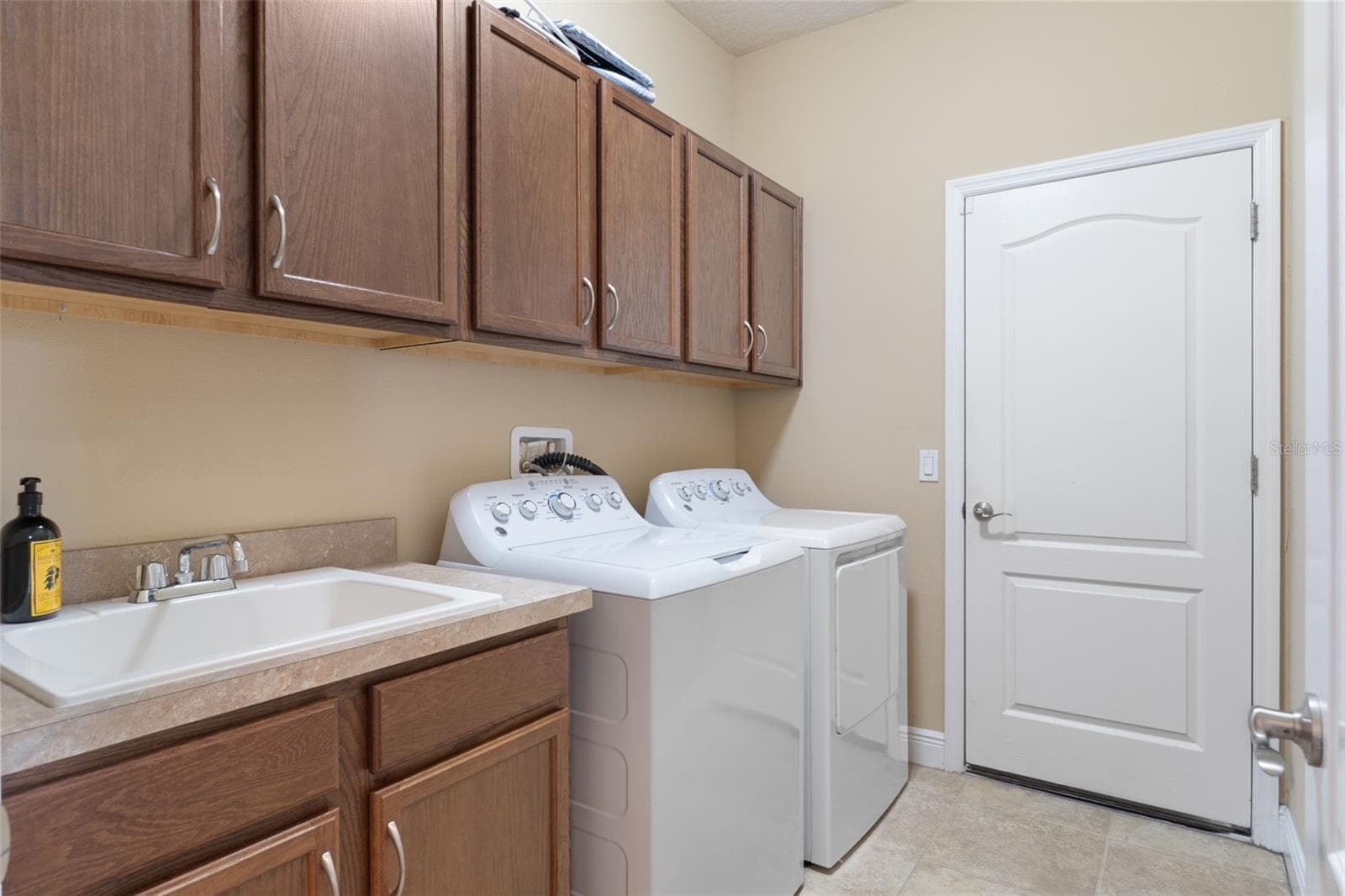 Single Family Residence at 14912 POTTERTON CIR, HUDSON, photo 35 of 58