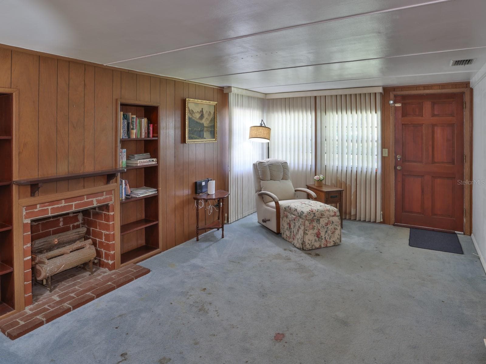 Living room with fireplace. - 1855 E VALENCIA DR, BARTOW