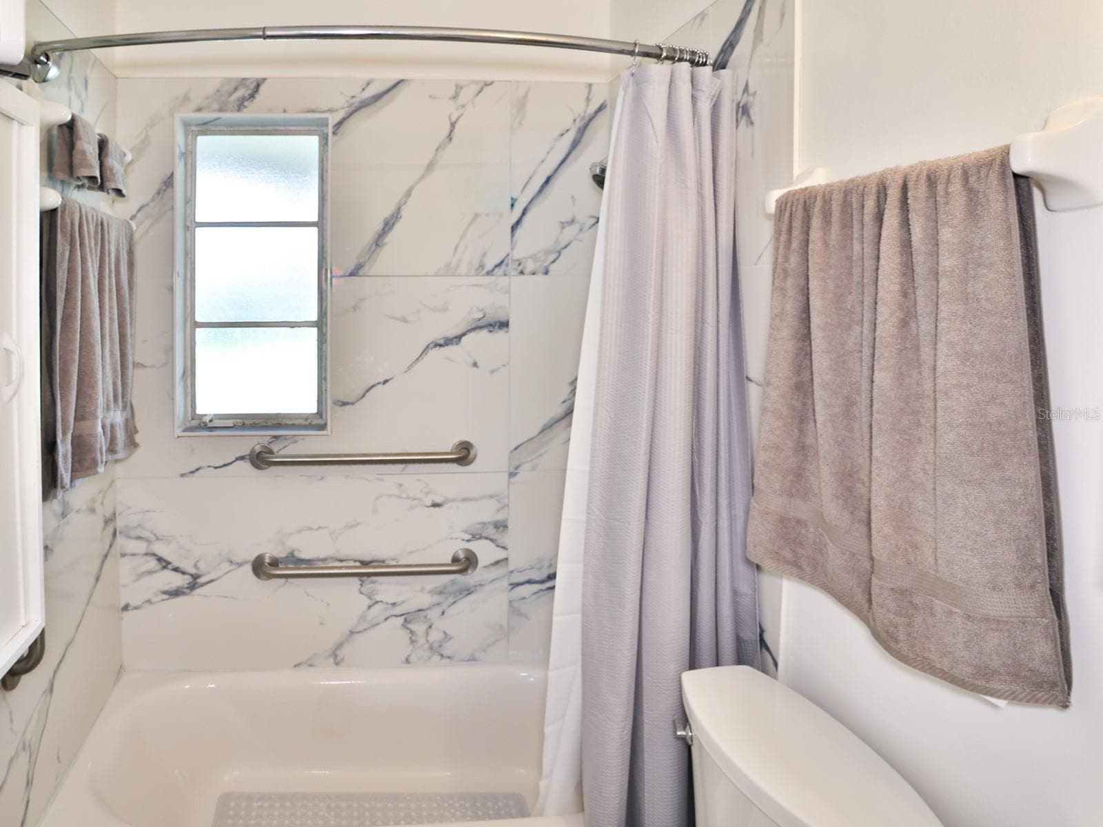 Bathroom. - 1855 E VALENCIA DR, BARTOW
