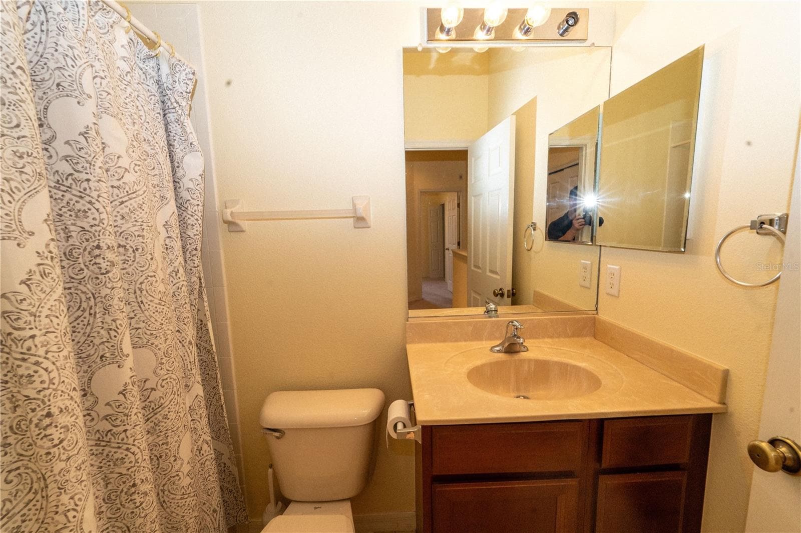 Guest Bathroom - 4316 VIA PIEDRA CIR #5-204, SARASOTA