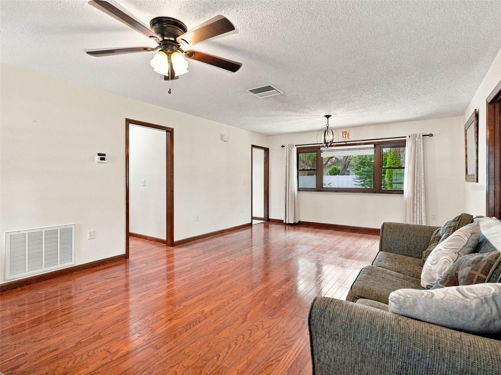 Single Family Residence at 1139 DESMOND AVE, SPRING HILL, photo 5 of 29