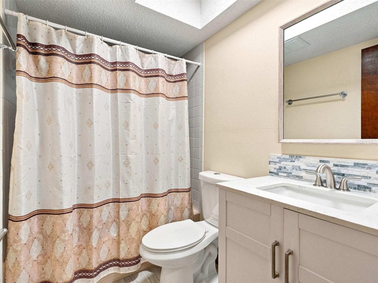 Hallway Bathroom - 1139 DESMOND AVE, SPRING HILL