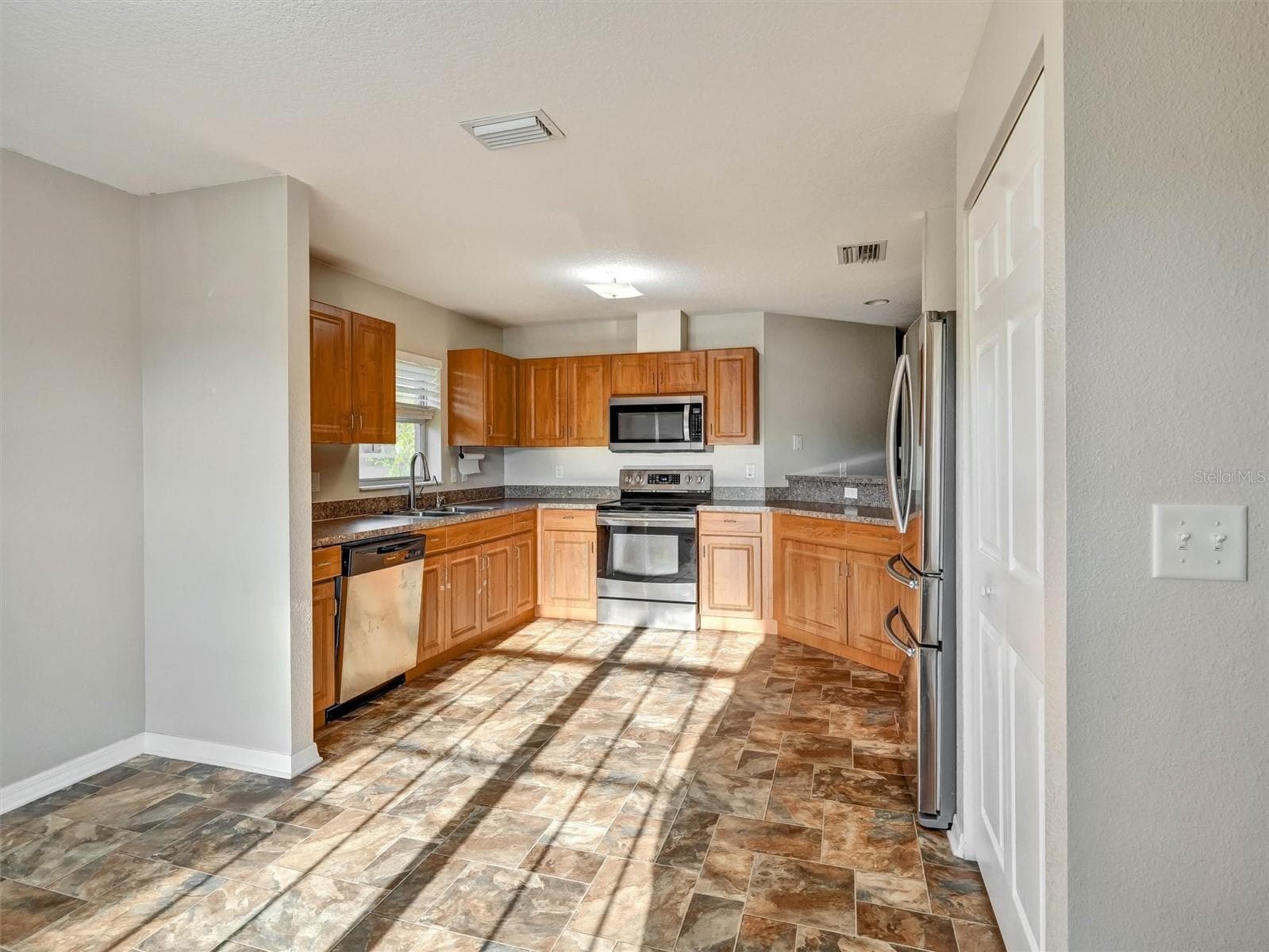 Single Family Residence at 1213 HUMBLE HAVEN ST, RUSKIN, photo 8 of 43