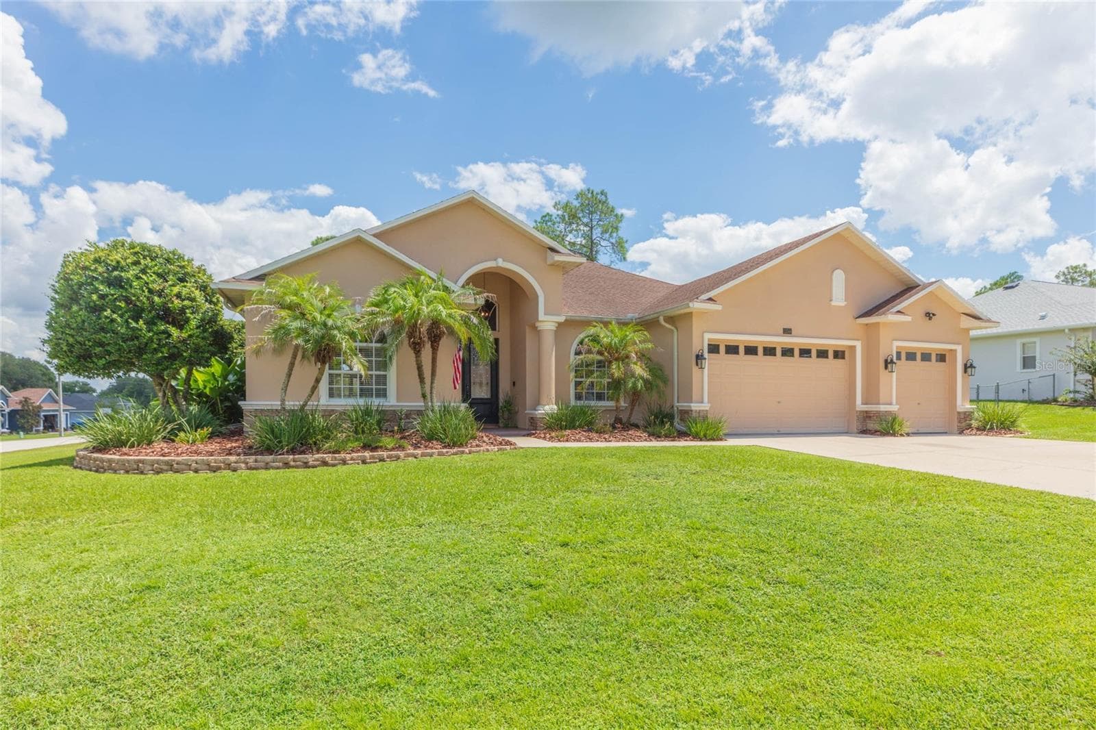Single Family Residence at 11544 PINE HOLLOW WAY, DADE CITY, photo 2 of 61