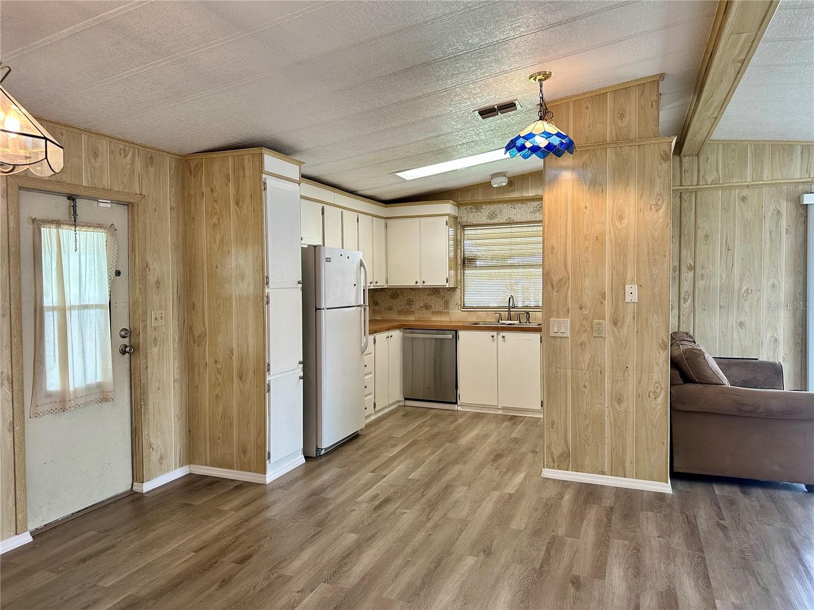 Manufactured Home at 322 BASS CT, OLDSMAR, photo 5 of 33