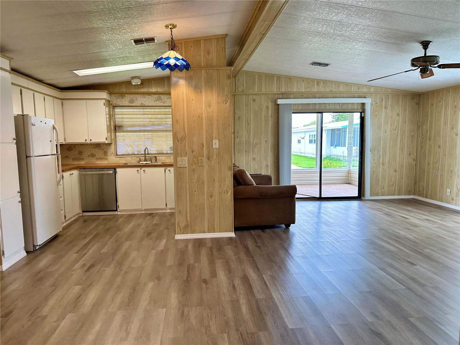 Manufactured Home at 322 BASS CT, OLDSMAR, photo 6 of 33