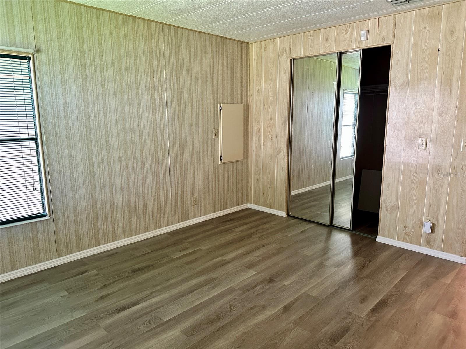 2nd Bedroom with walk in closet - 322 BASS CT, OLDSMAR